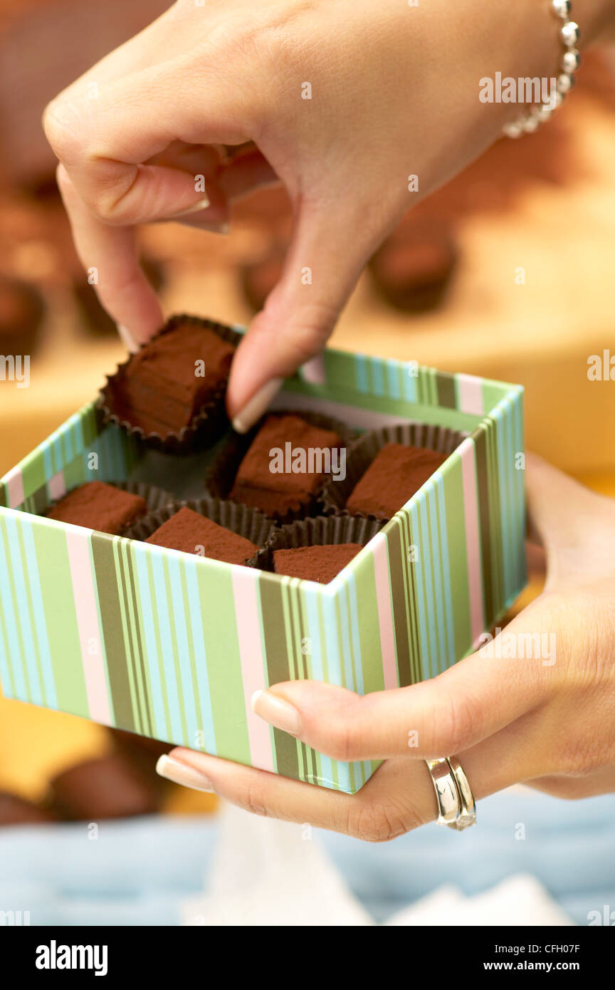 Frisch zubereiteten Pralinen in Geschenk-Box, Montreal, Quebec Stockfoto