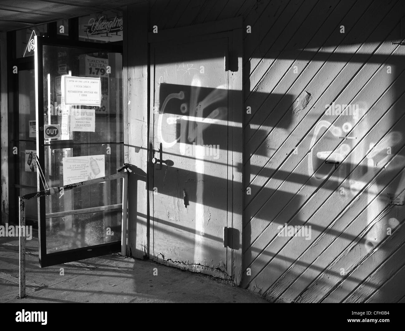 Nachmittag Licht scheint durch Glastür, Brooklyn, New York Stockfoto