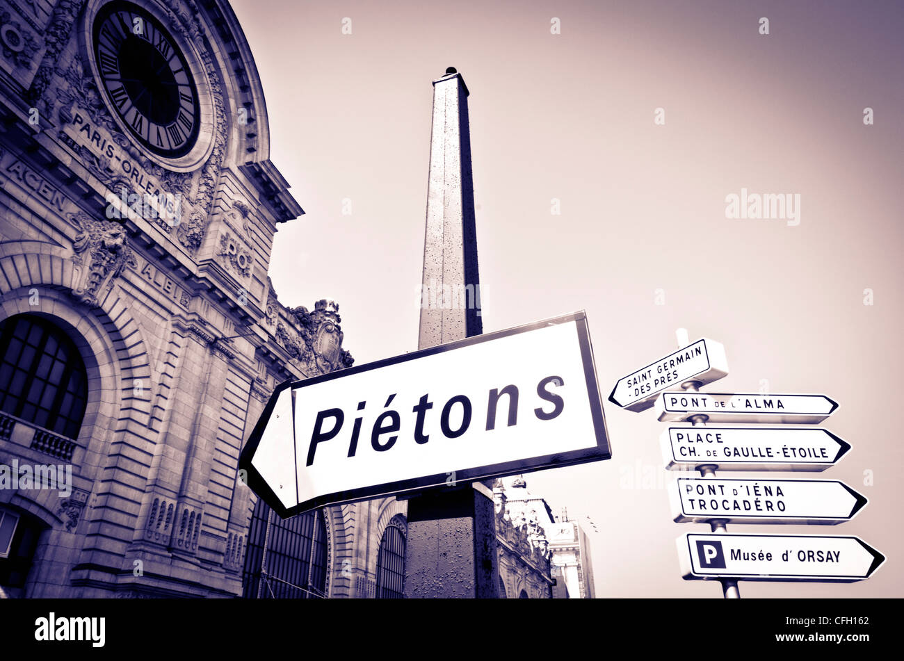 Straße Zeichen vor der Paris-Orleans Gebäude, Paris, Frankreich Stockfoto