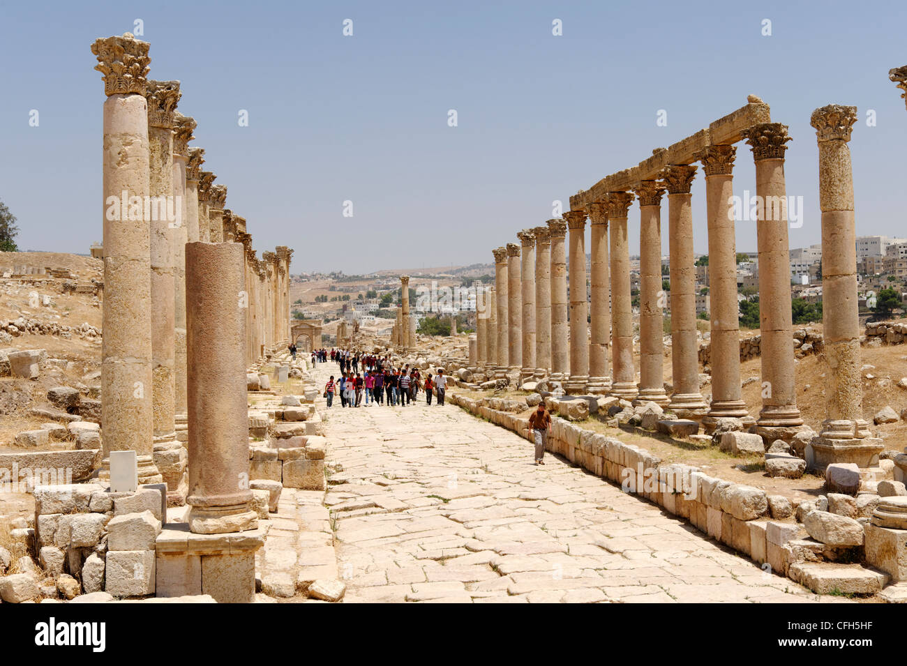 Jerash. Jordanien. Blick entlang Abschnitt der Säulenstraße oder Cardo Maximus ist die Hauptmagistrale der alten Stockfoto