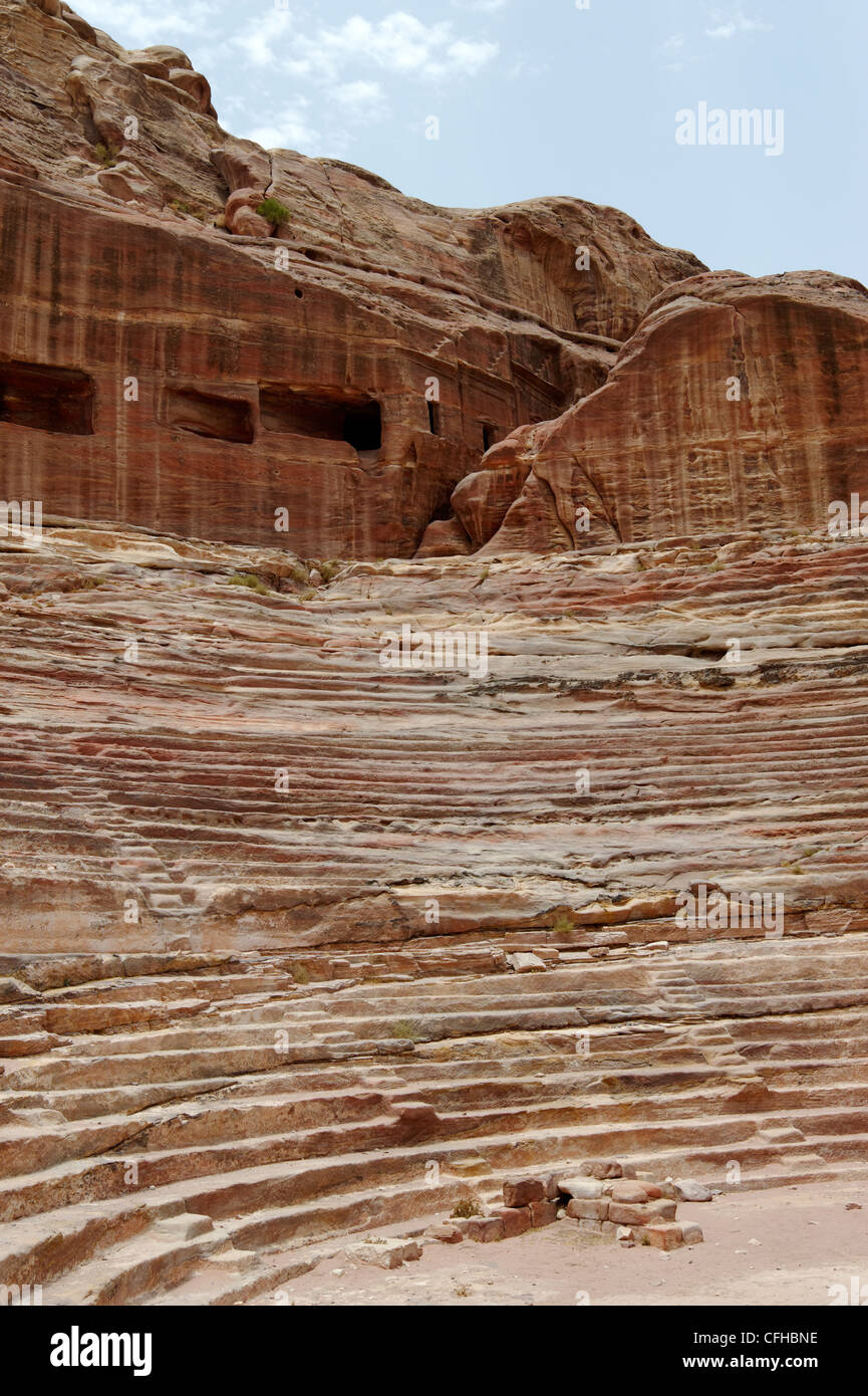 Petra. Jordanien. Ansicht des 1. Jahrhunderts klassischen Stil Theater an der Red Rose von Petra. Mithilfe der Nabatäer erstellt Stockfoto