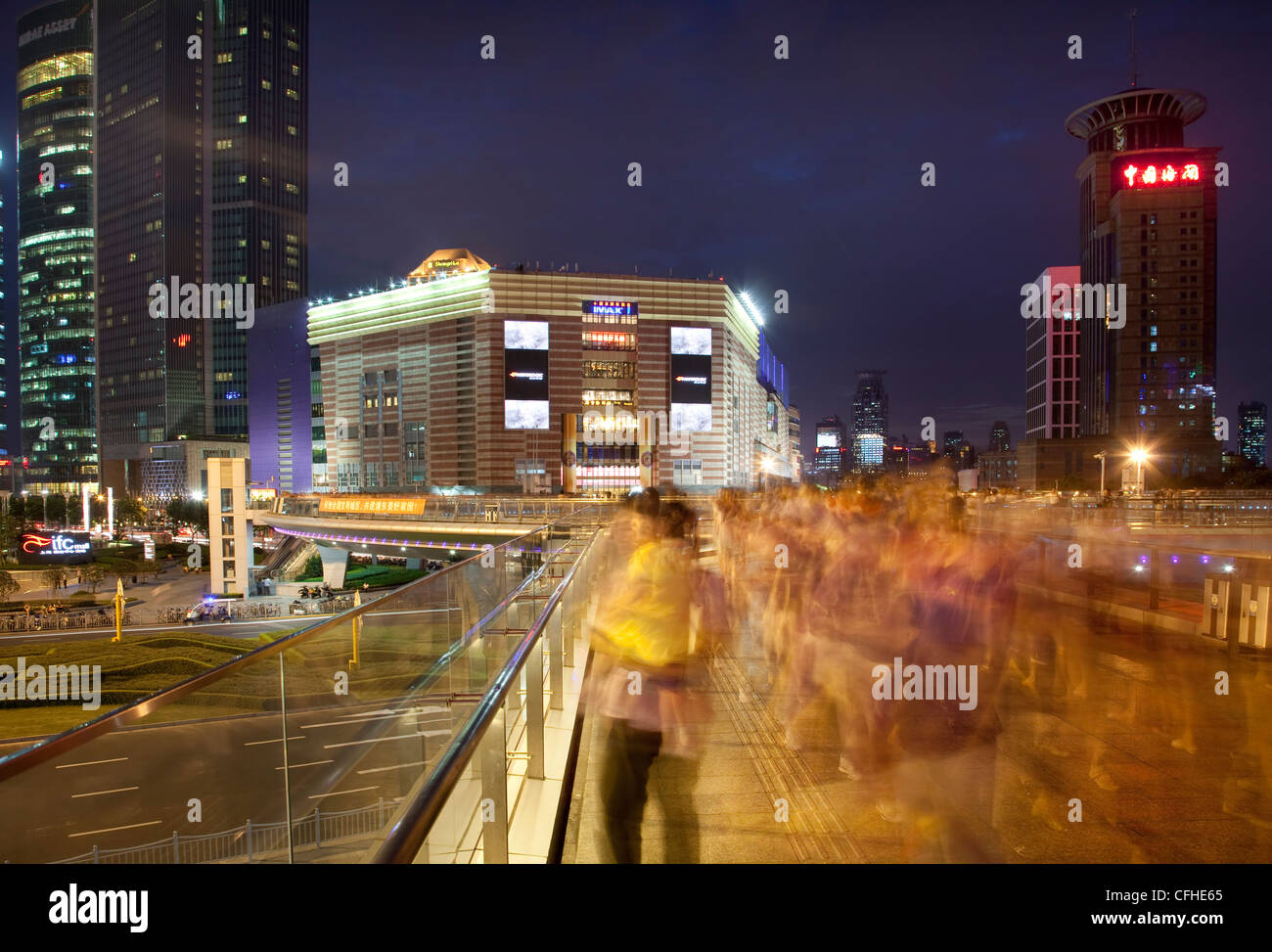Massen von Menschen in Pudong-Area von Shanghai Stockfoto