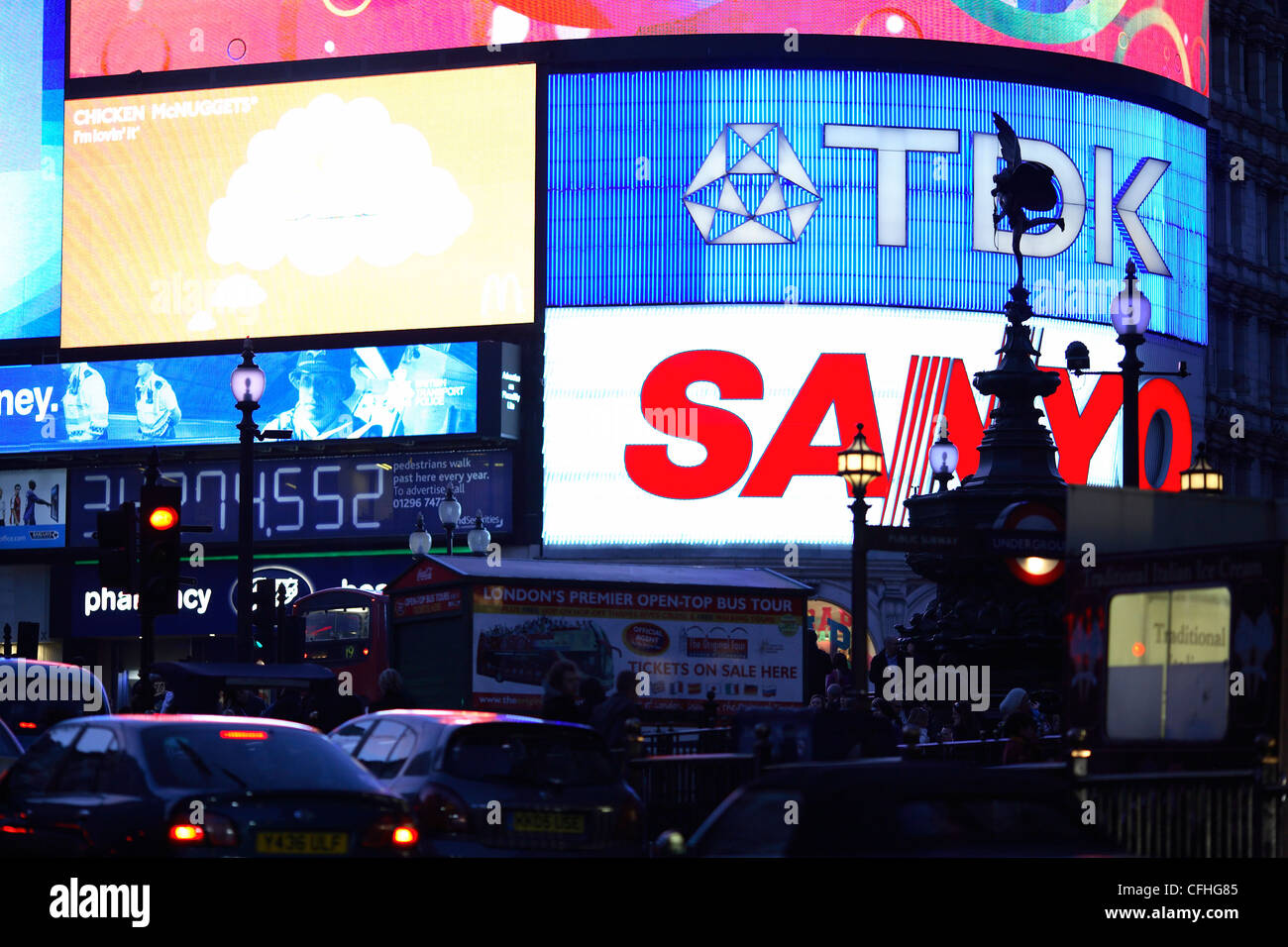 Ikonische London schwarzes Taxi Taxi am Oxford Circus in London Stockfoto