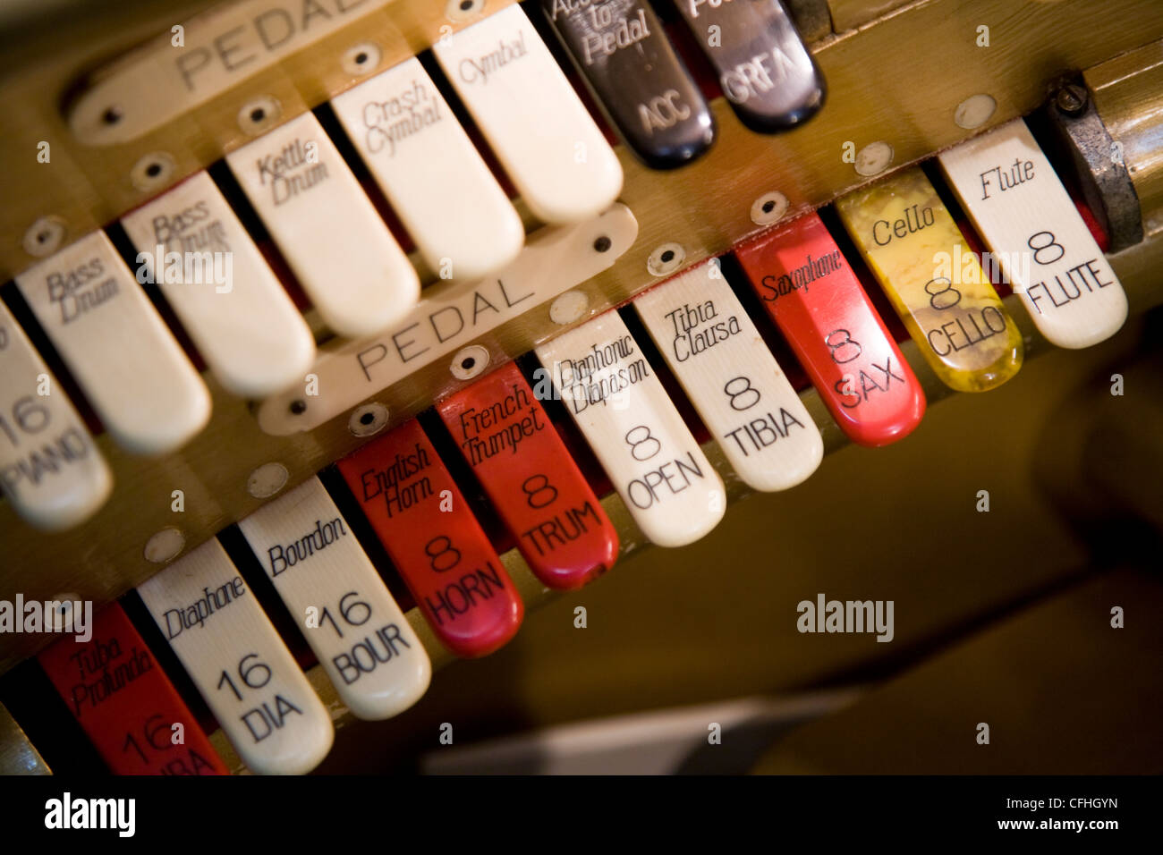 Tastatur / key Rohr stoppen Zungen an Bord (Tasten / Schalter steuert) auf Wurlitzer-Kinoorgel. Musical Museum, Brentford. UK Stockfoto