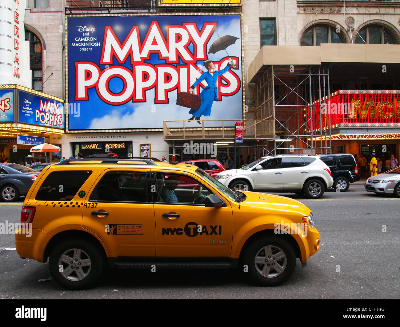New York gelbes Taxi Taxi vorbei Mary Poppins Zeichen Stockfoto
