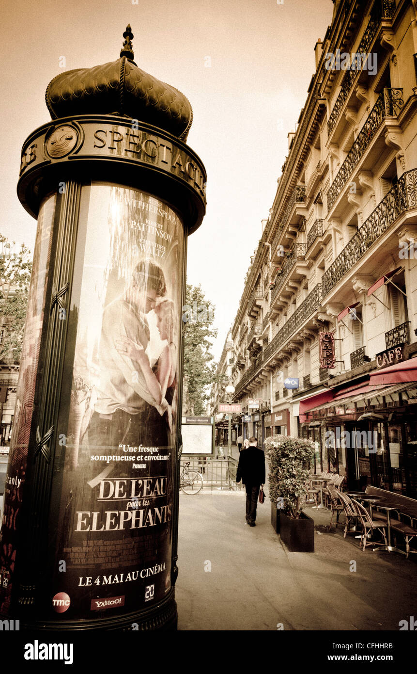 Kreisförmige Werbeplakat, Paris, Frankreich Stockfoto