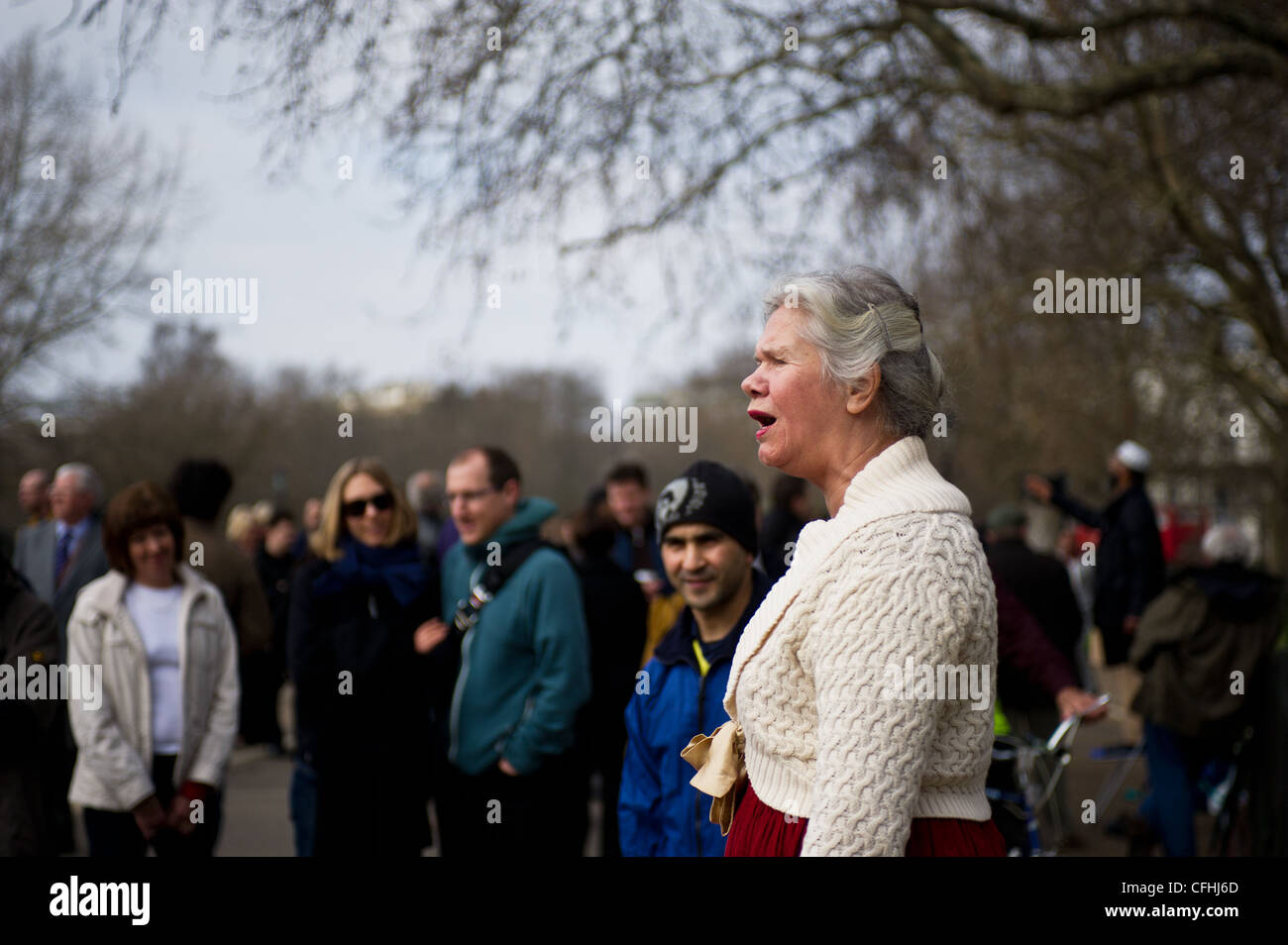 Eine Sprecherin bei Speakers Corner im Hyde Park in London Stockfoto