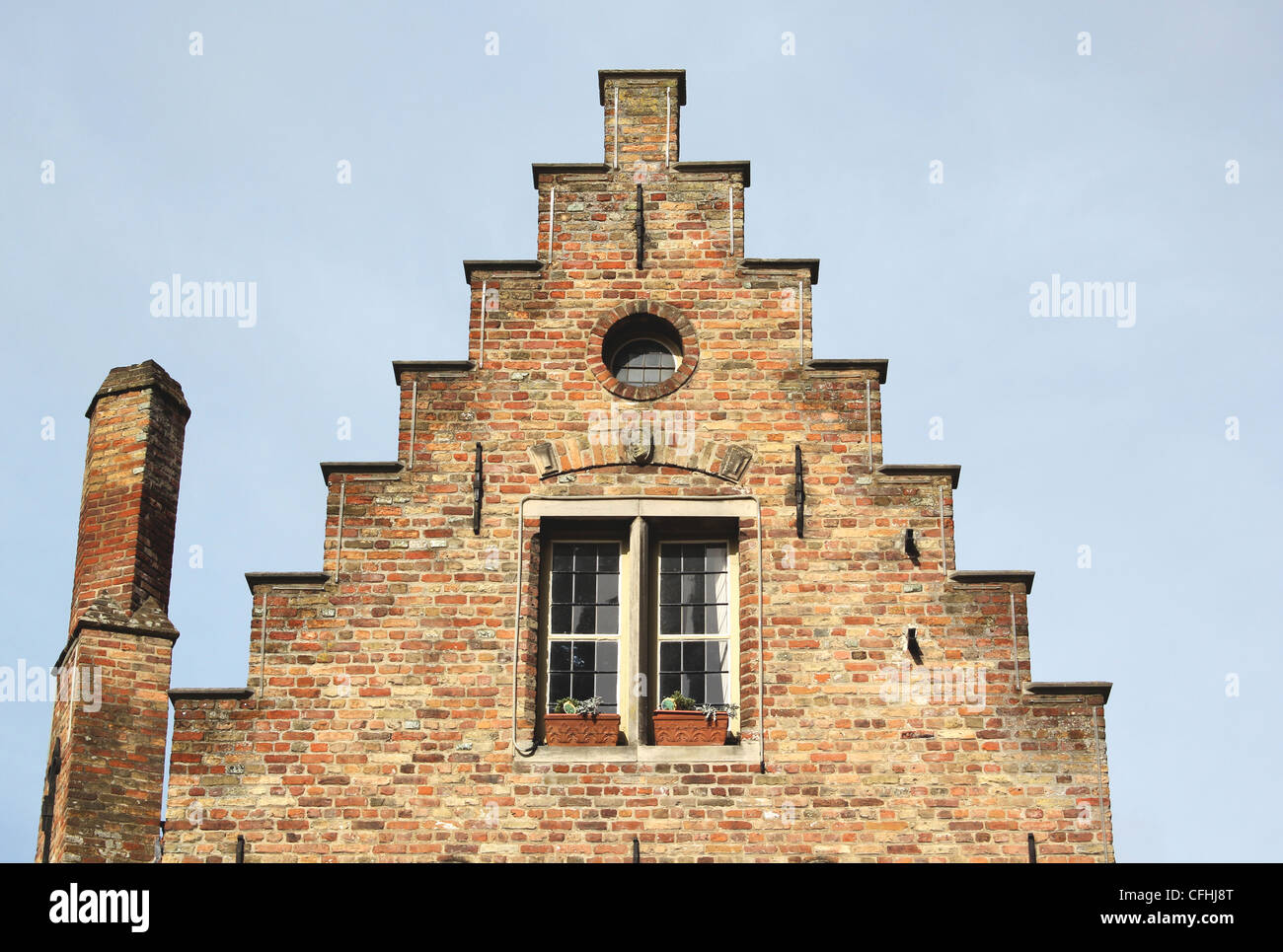 Eine gestufte Dach und Schornstein in Brügge Stockfoto Eine gestufte Dach und Schornstein in Brügge Stockfoto