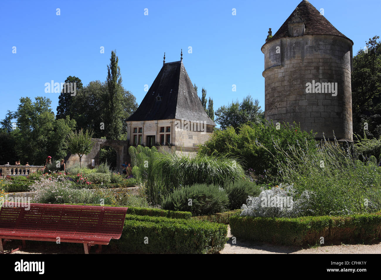 Renaissance-Pavillon und Saint Roch Tower in französischen Stadt Brantome in der Dordogne-Region von Frankreich Stockfoto