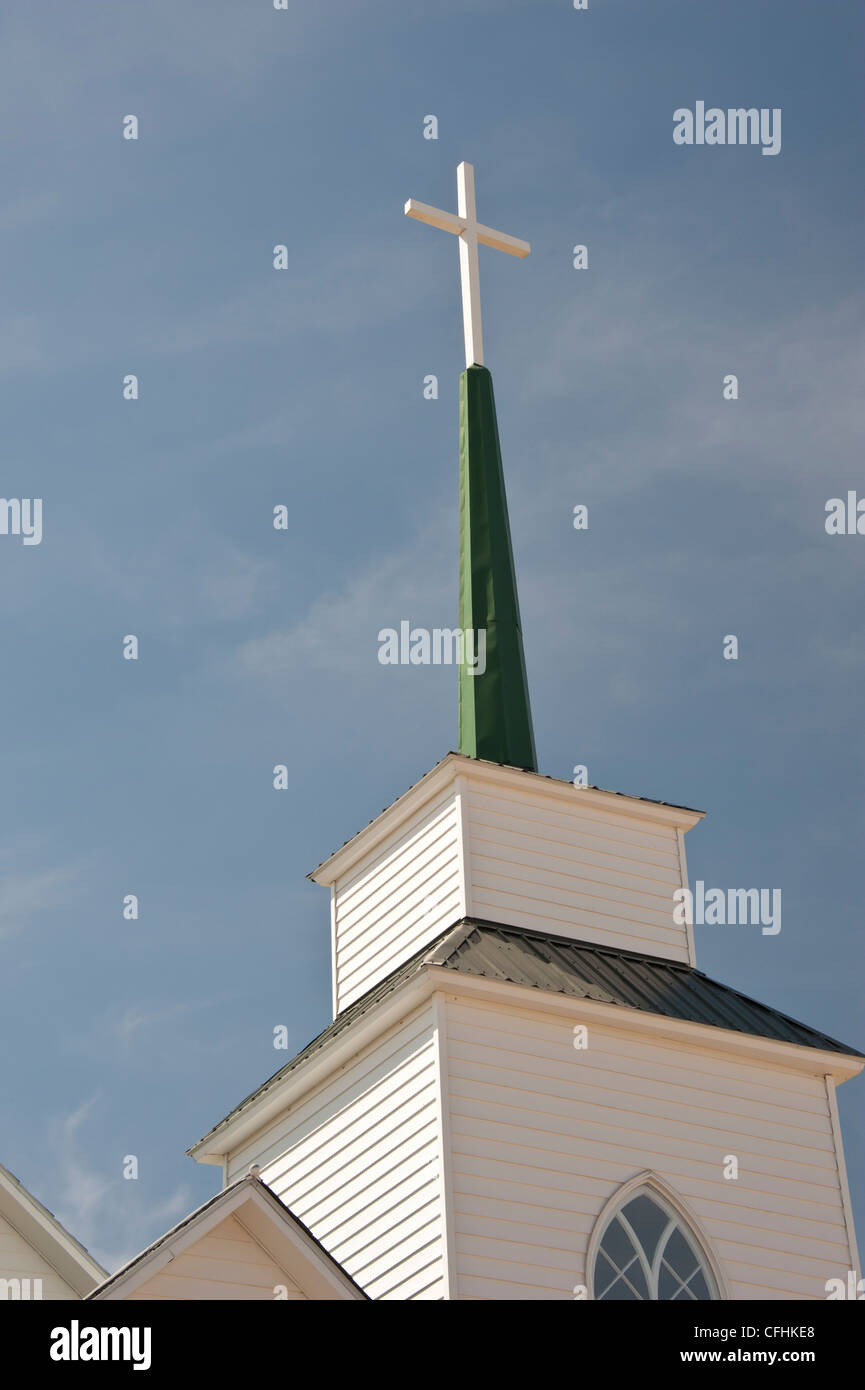 Überqueren Sie auf Heilige Herz katholische Kirche in Inverness, Montana. Stockfoto