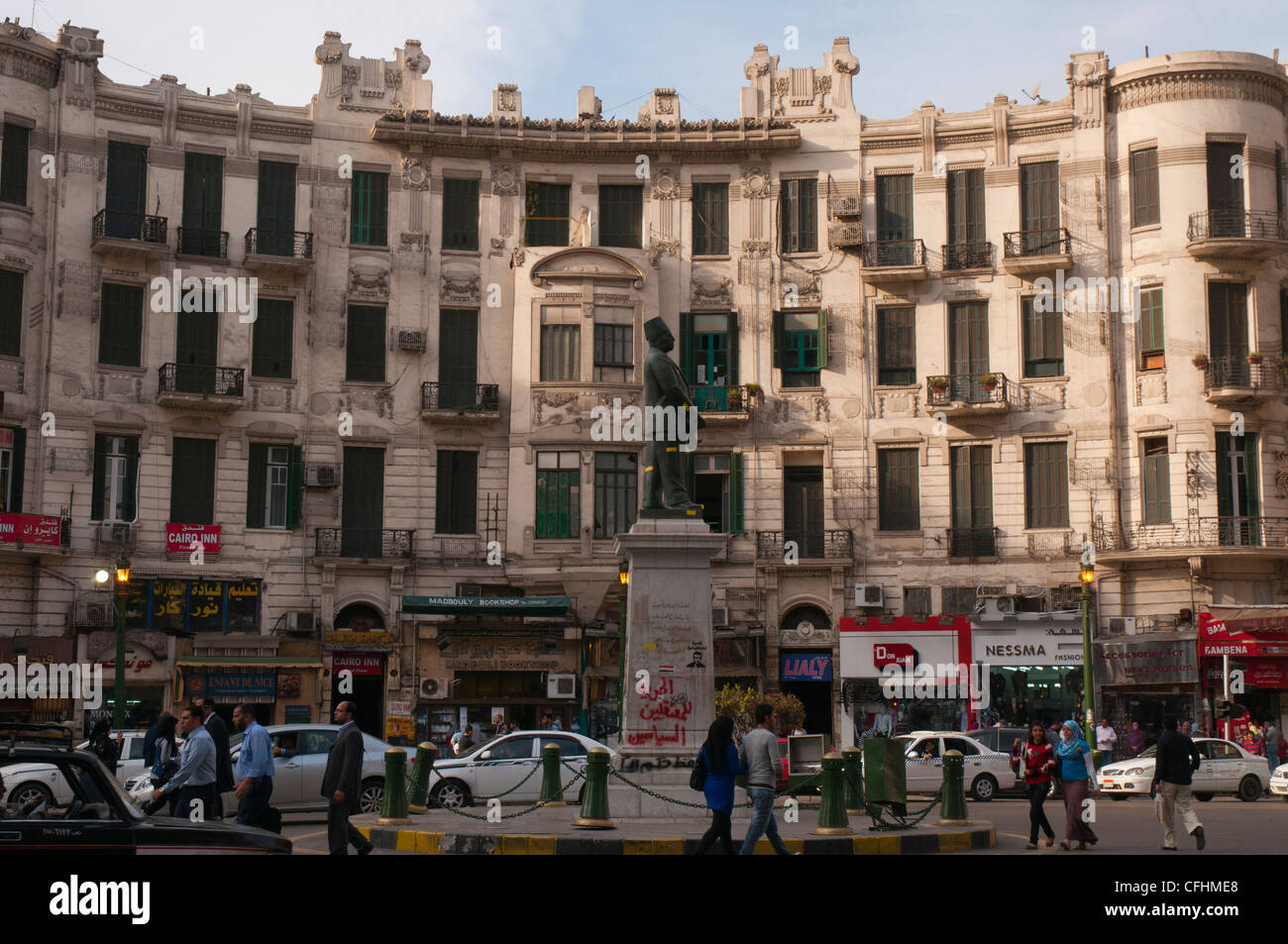Belebten Kreuzung am Midan Talaat Harb in der Innenstadt von Kairo Stockfoto