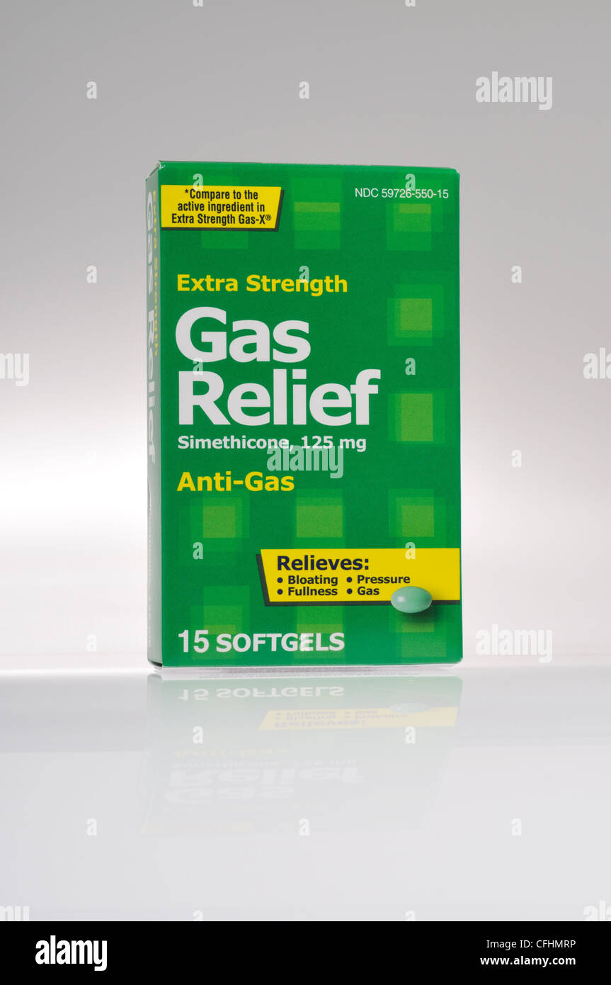 Schachtel mit rezeptfreien over the Counter Gas Relief Medizin auf weißem Hintergrund ausschneiden. Stockfoto