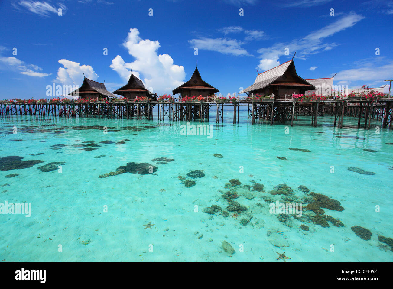 Ein atemberaubender Blick auf Kapalai Resort befindet sich in Semporna Insel, Sabah, Malaysia Stockfoto