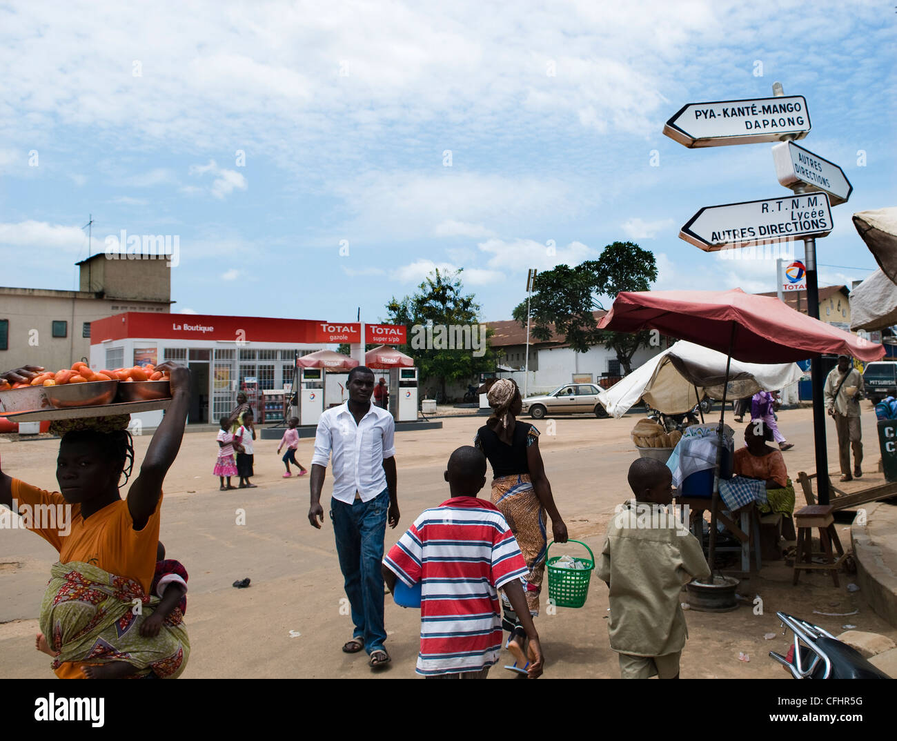 Ein Besuch auf dem lokalen Markt in Kara, nördlichen Togo. Stockfoto