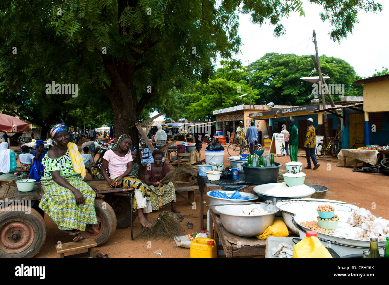Eine bunte westafrikanischen Markt. Stockfoto