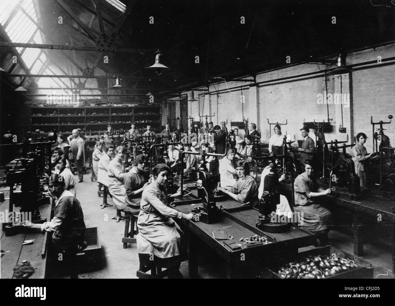 Frauen Arbeiter, Efandem Company Ltd., Ausfälle Park, Wolverhampton, 1922. Stockfoto