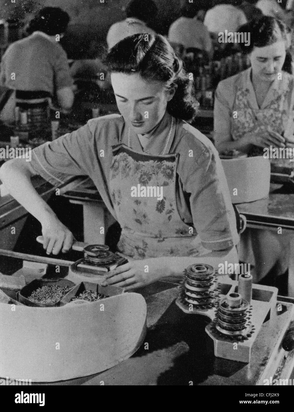 Weibliche Arbeitnehmer, Villiers Engineering Company, Wolverhampton, c 1956. Stockfoto
