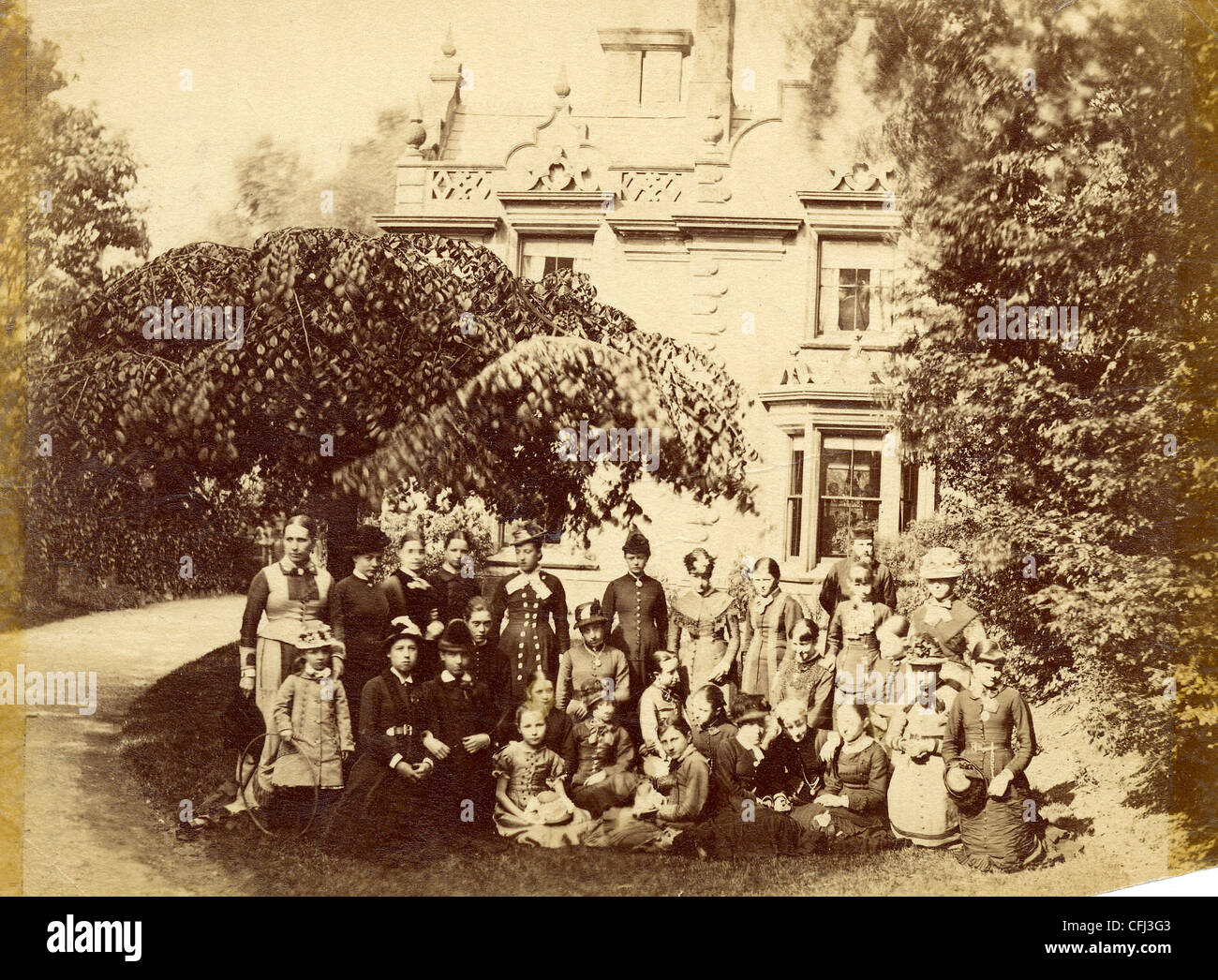Frauen und Kinder in Oakdale, Eichen Crescent, Wolverhampton, Ende des 19. Jahrhunderts. Stockfoto
