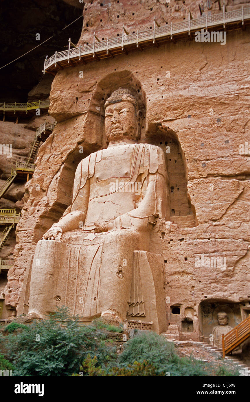 27 Meter hohe Maitreya Buddha an Bingling Si Höhlen, Gansu, China Stockfoto