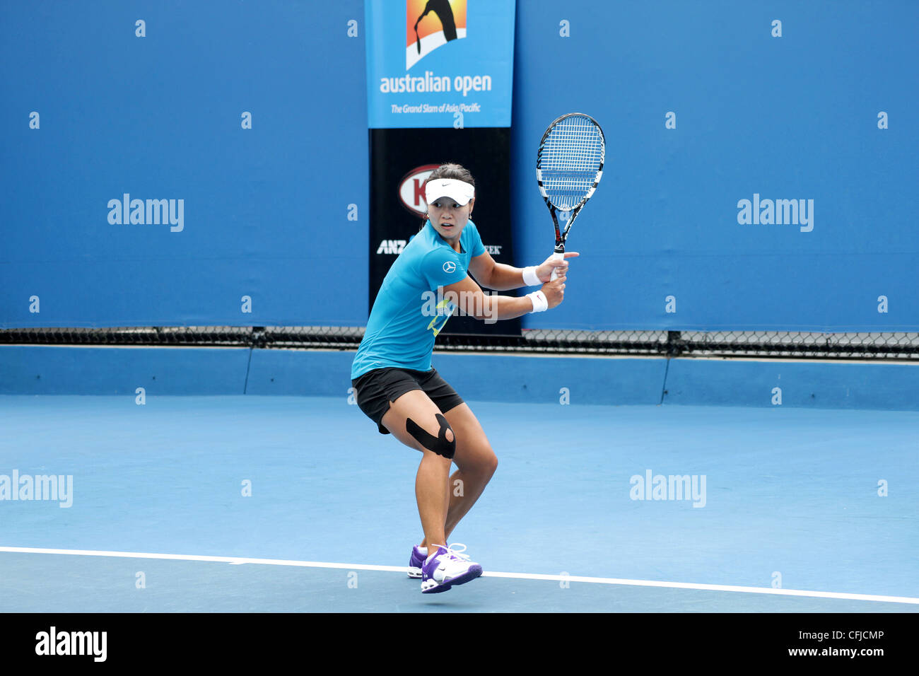 MELBOURNE, Australien - 21. Januar 2012: WTA-Nummer 4 Tennisspieler Li Na trifft auf einem Übungsplatz in Melbourne. Stockfoto