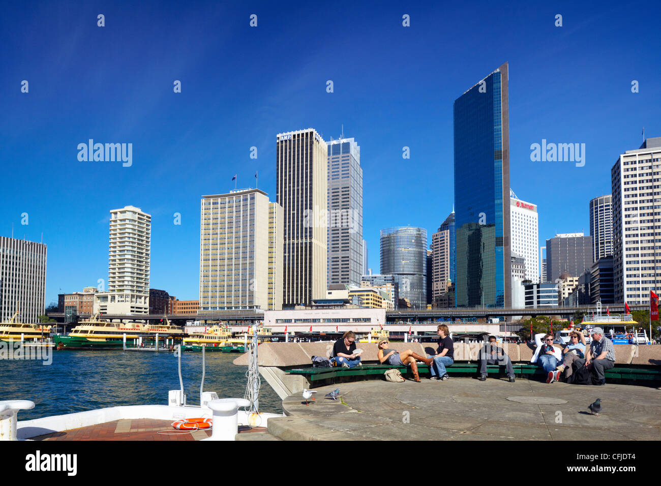 Menschen entspannen an der Sydney Cove, Australien Stockfoto