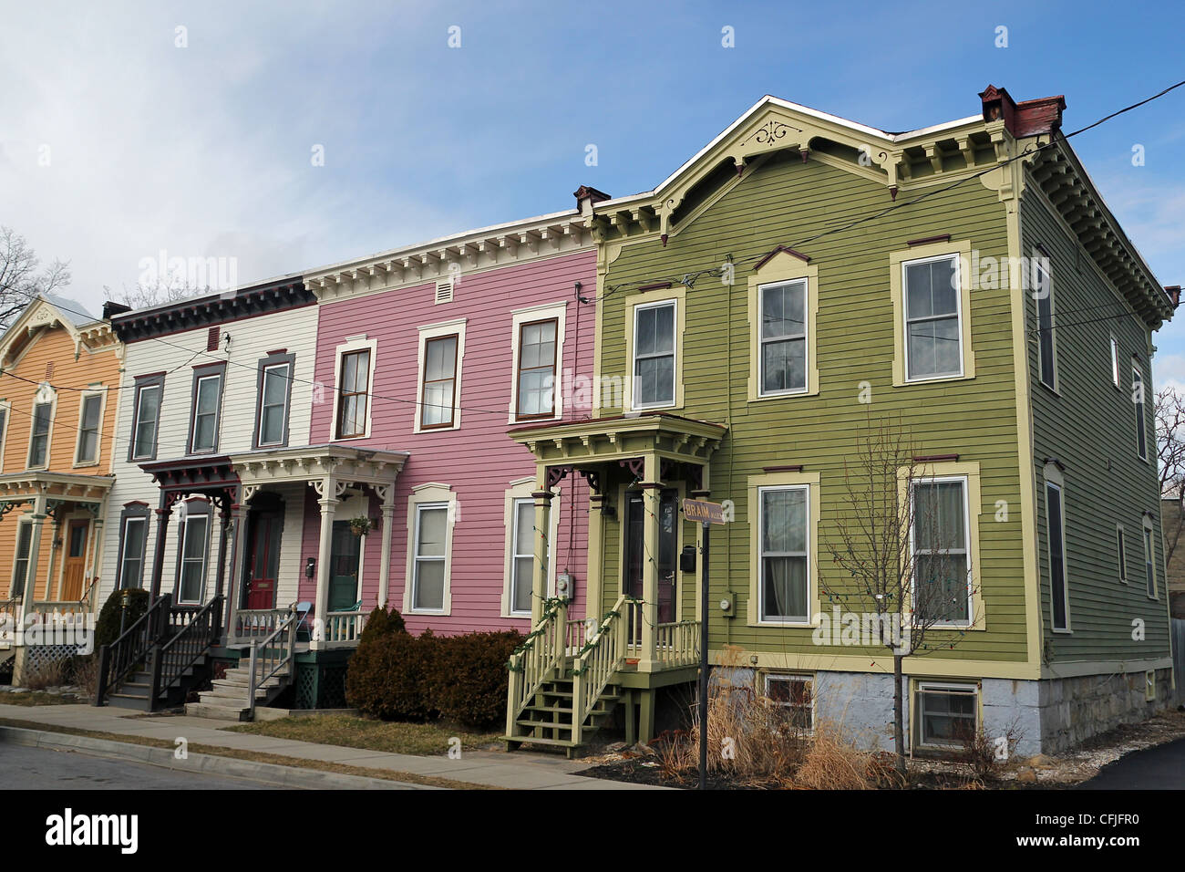 Bunte Häuser in Saratoga Springs, New York Stockfoto