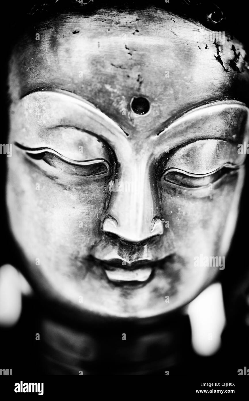 Weiße Tara Gesicht Statue. Buddhistische Gottheit Statue. Monochrom Stockfoto