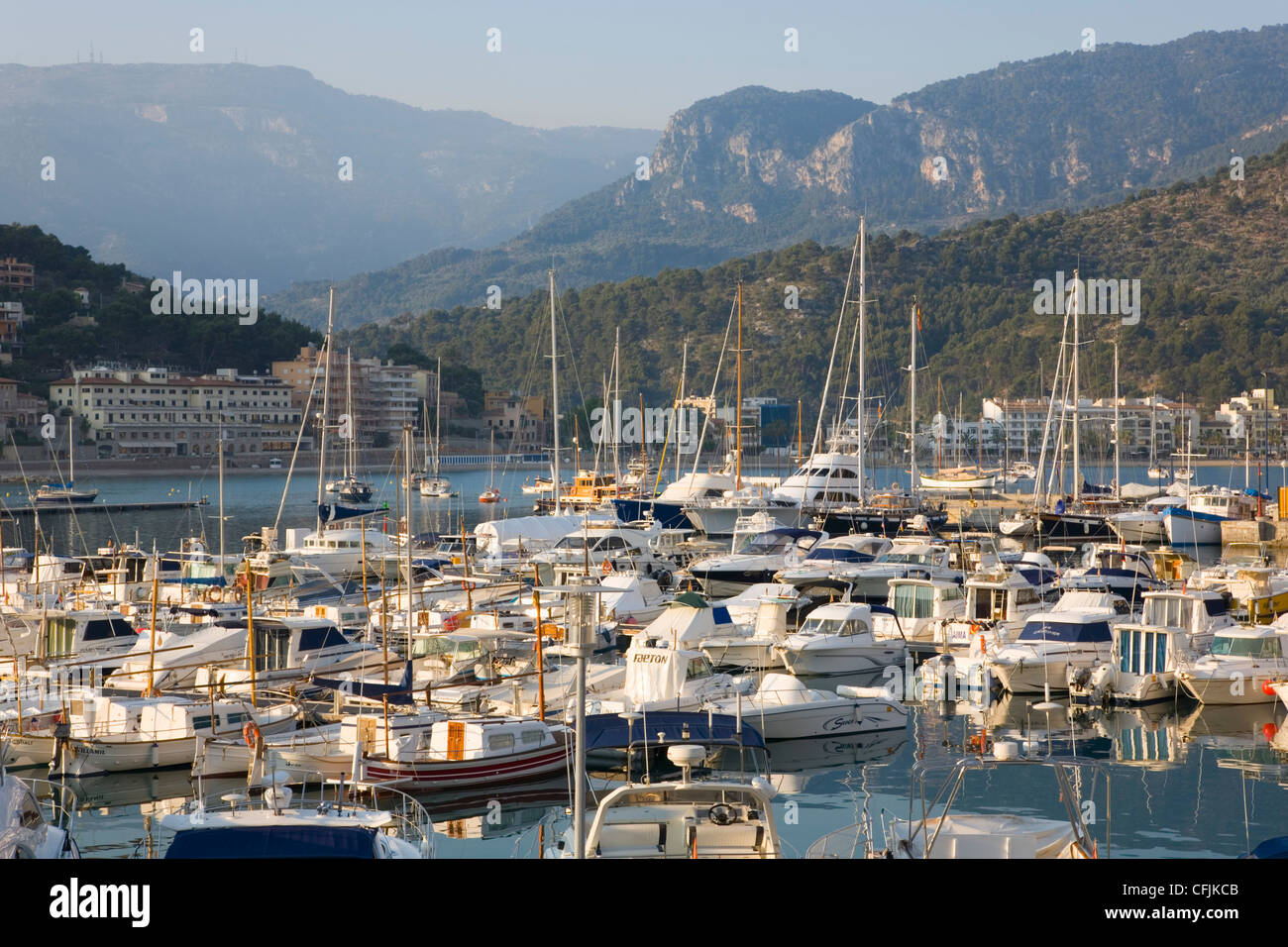 Blick über den Hafen Port de Soller, Mallorca, Balearen, Spanien, Mittelmeer, Europa Stockfoto