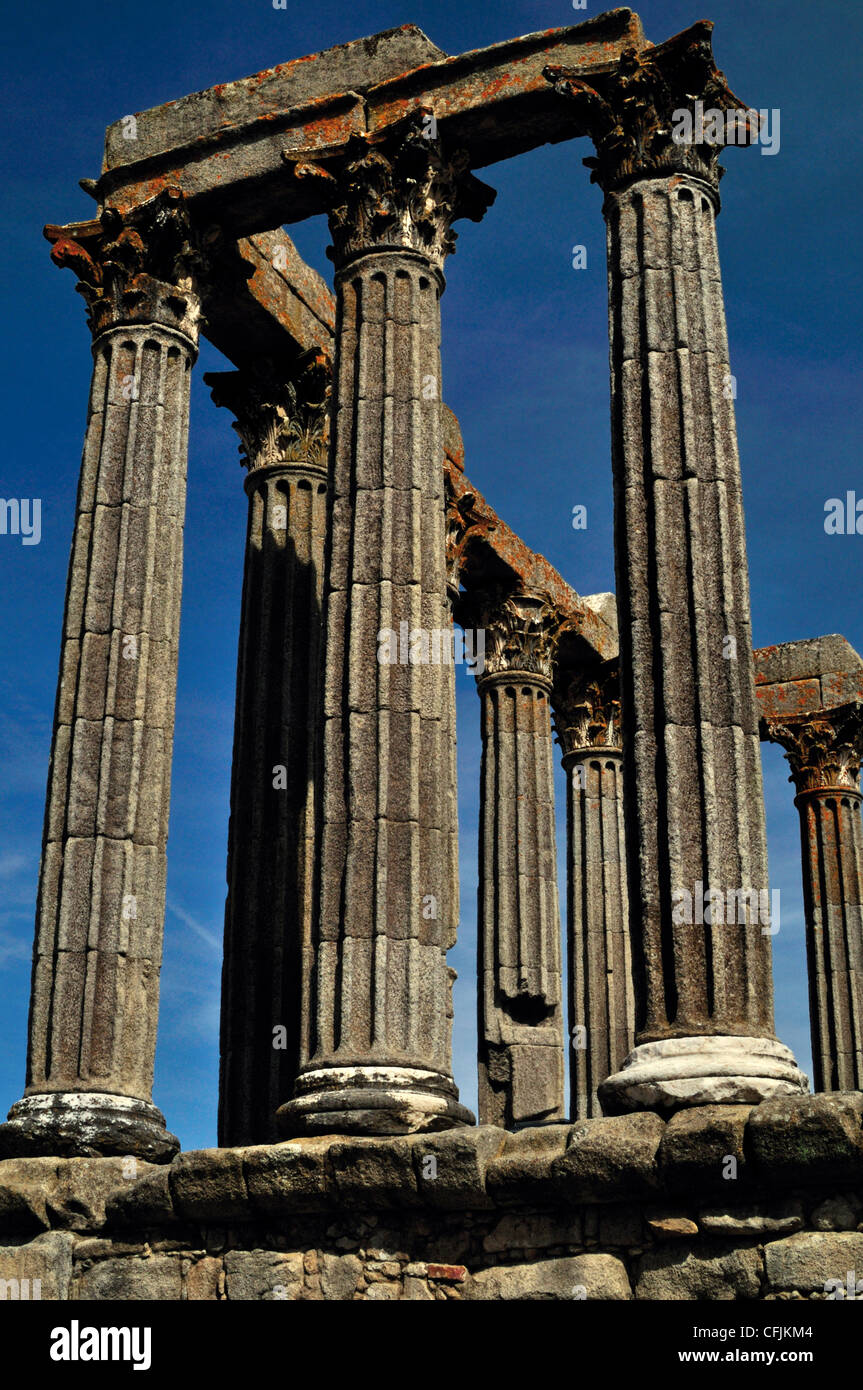 Portugal, Alentejo: Blick in den römischen Tempel von der historischen Stadt Évora Stockfoto