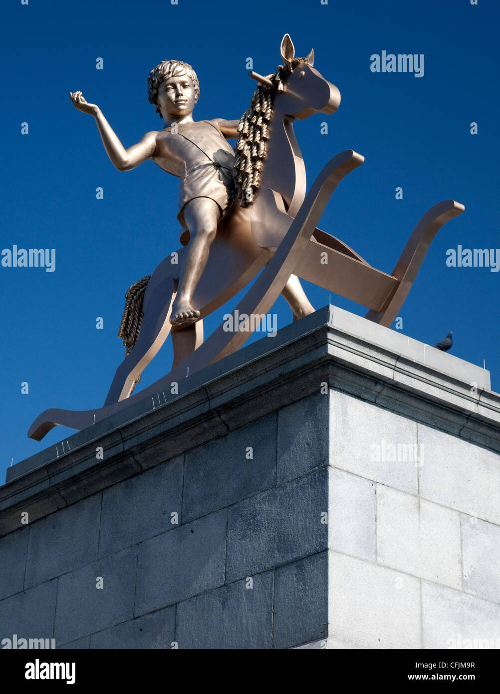 Machtlos Strukturen, Abb. 101 von Elmgreen & Dragset auf vierten Sockel in Trafalgar Sq, London Stockfoto