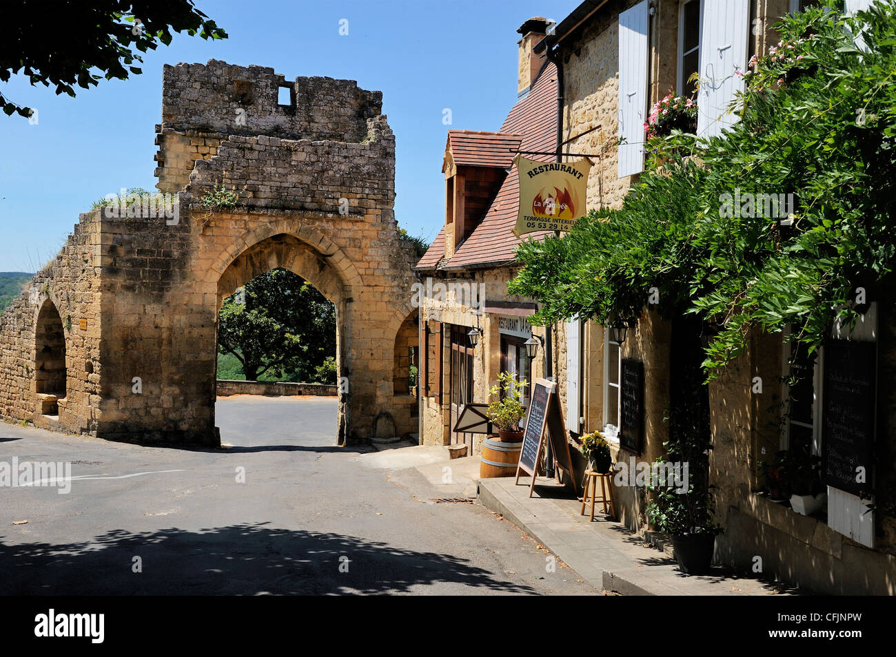 Porte Del Bos, Bastide Stadt Domme, Les Plus Beaux Dörfer de France, Dordogne, Frankreich Stockfoto