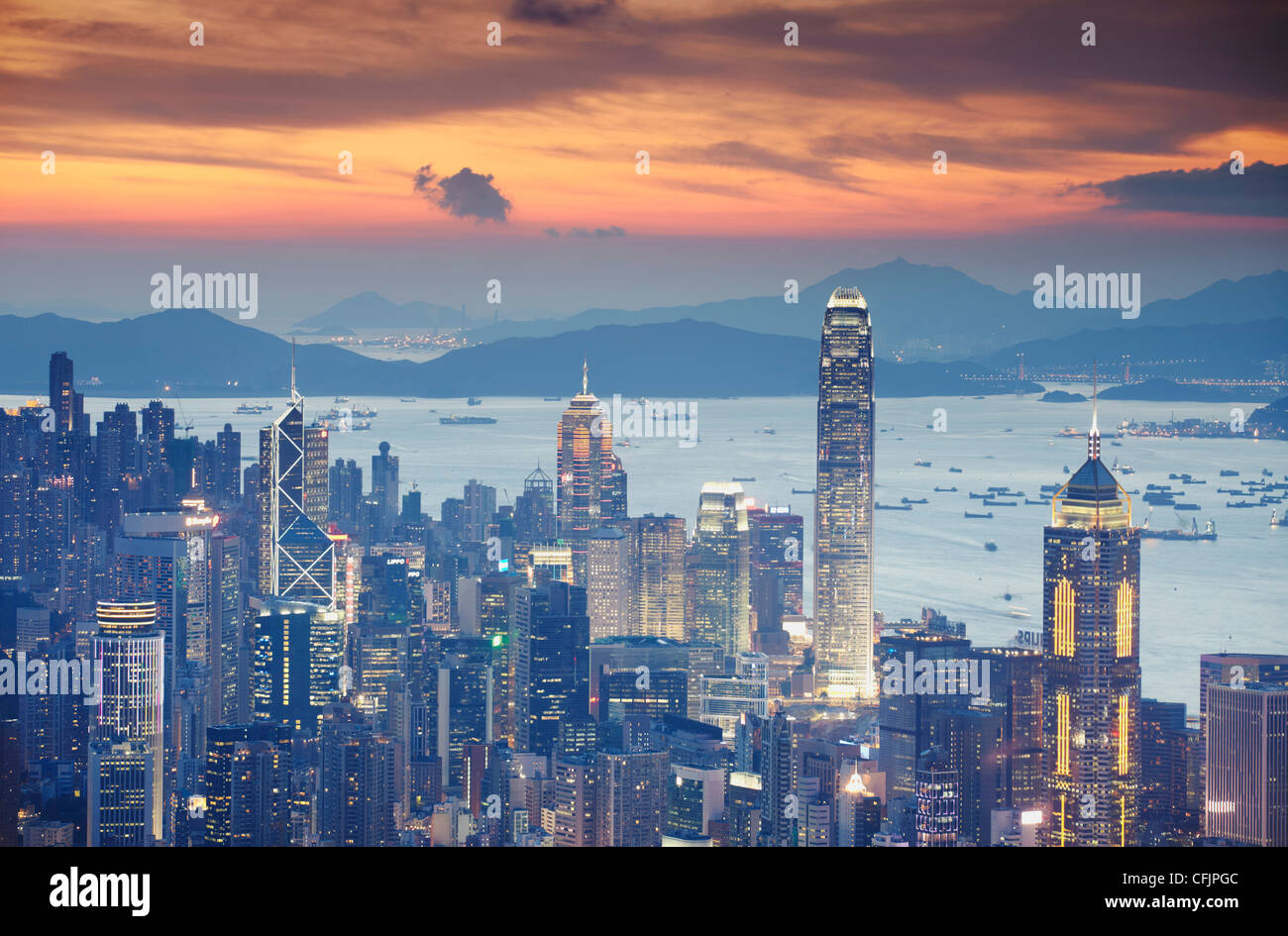 Skyline von Hong Kong Island bei Sonnenuntergang, Hong Kong, China, Asien Stockfoto