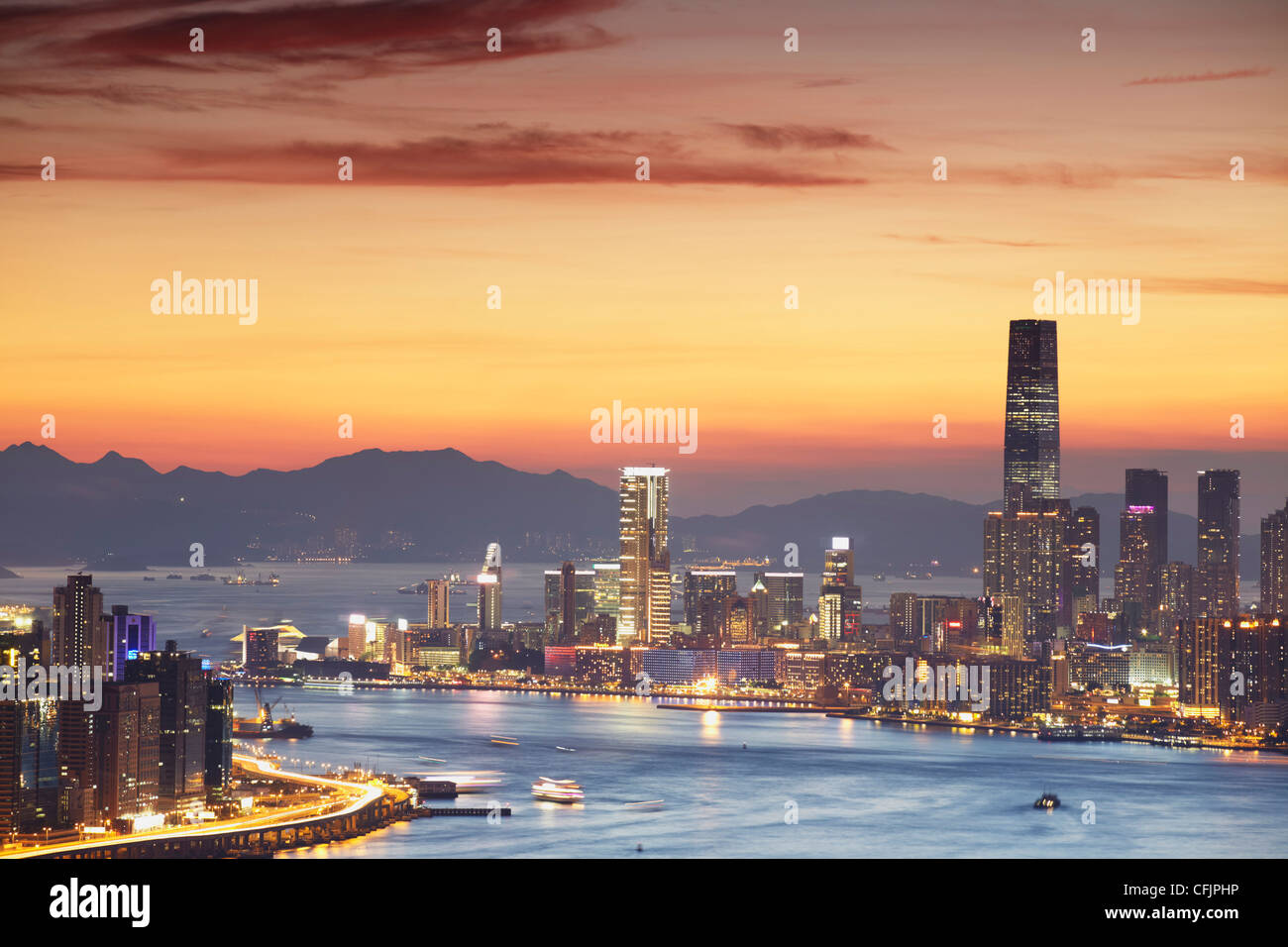 Tsim Sha Tsui Skyline bei Sonnenuntergang, Hong Kong, China, Asien Stockfoto