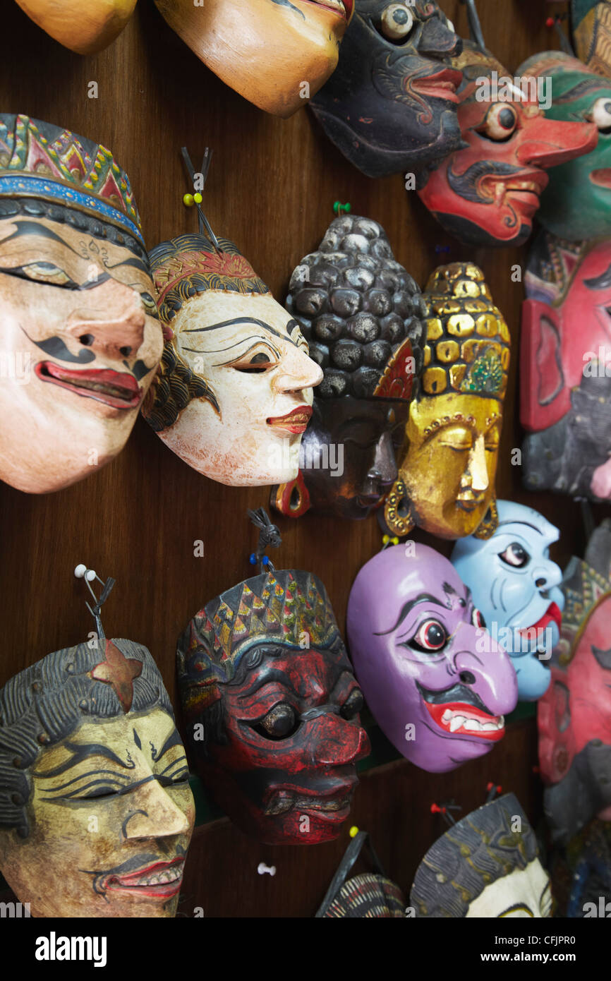 Masken auf Pasar Triwindu Flohmarkt, Solo, Java, Indonesien, Südostasien, Asien Stockfoto