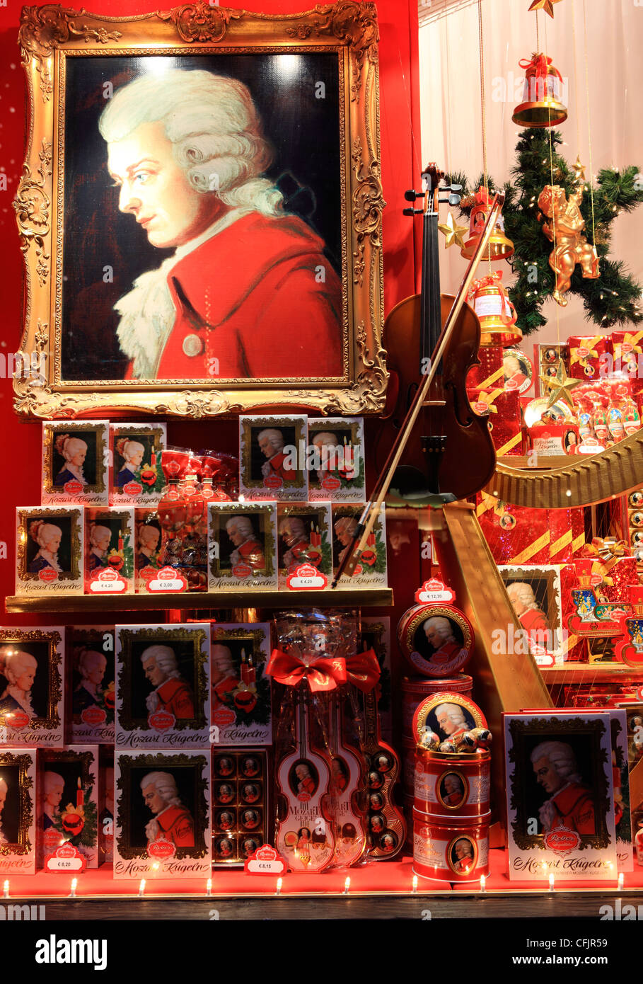 Weihnachten und Mozart Dekoration im Shop Fenster, Salzburg, Österreich, Europa Stockfoto