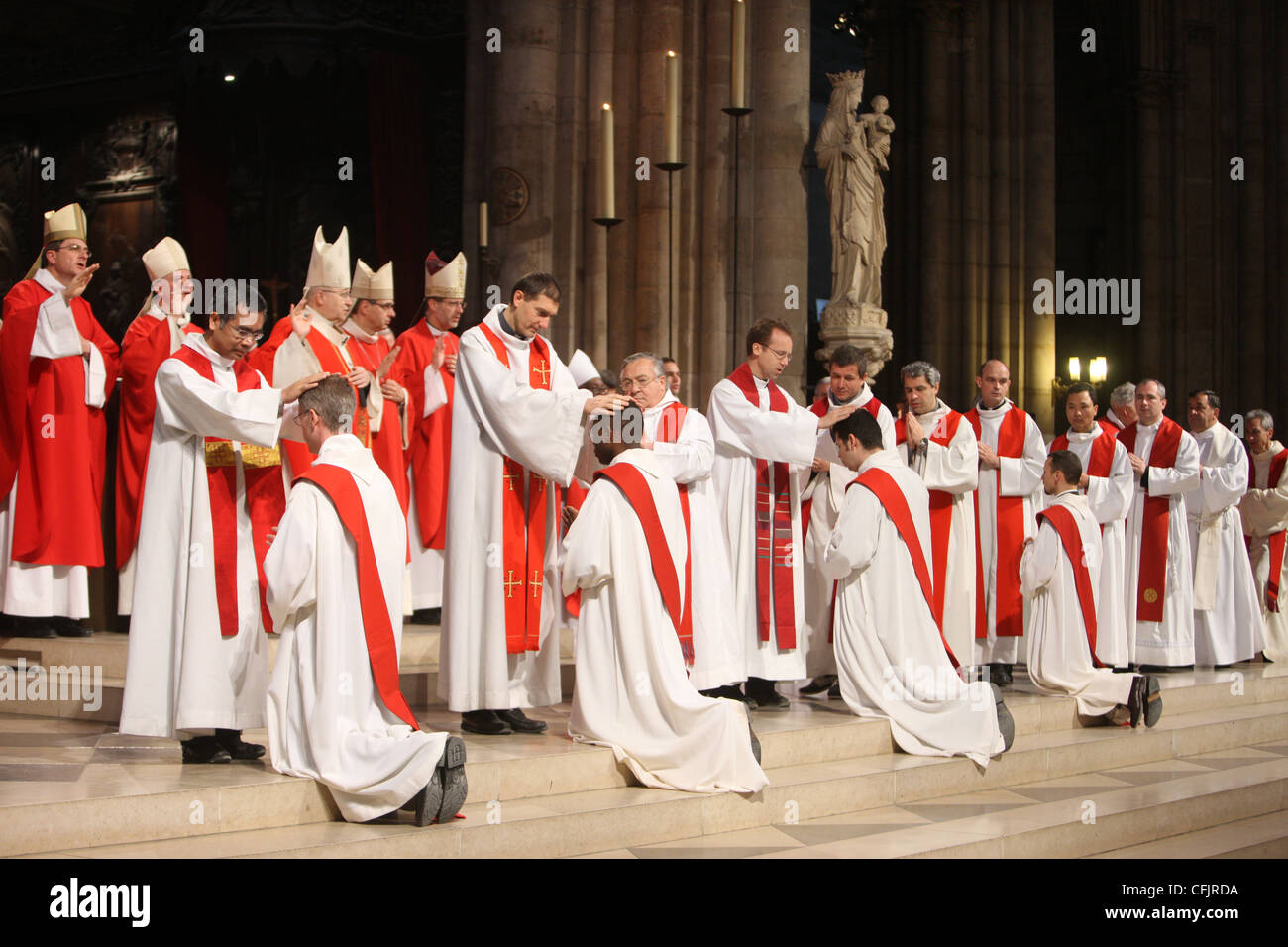 Priester-Ordinationen in Notre-Dame de Paris, Paris, Frankreich, Europa Stockfoto