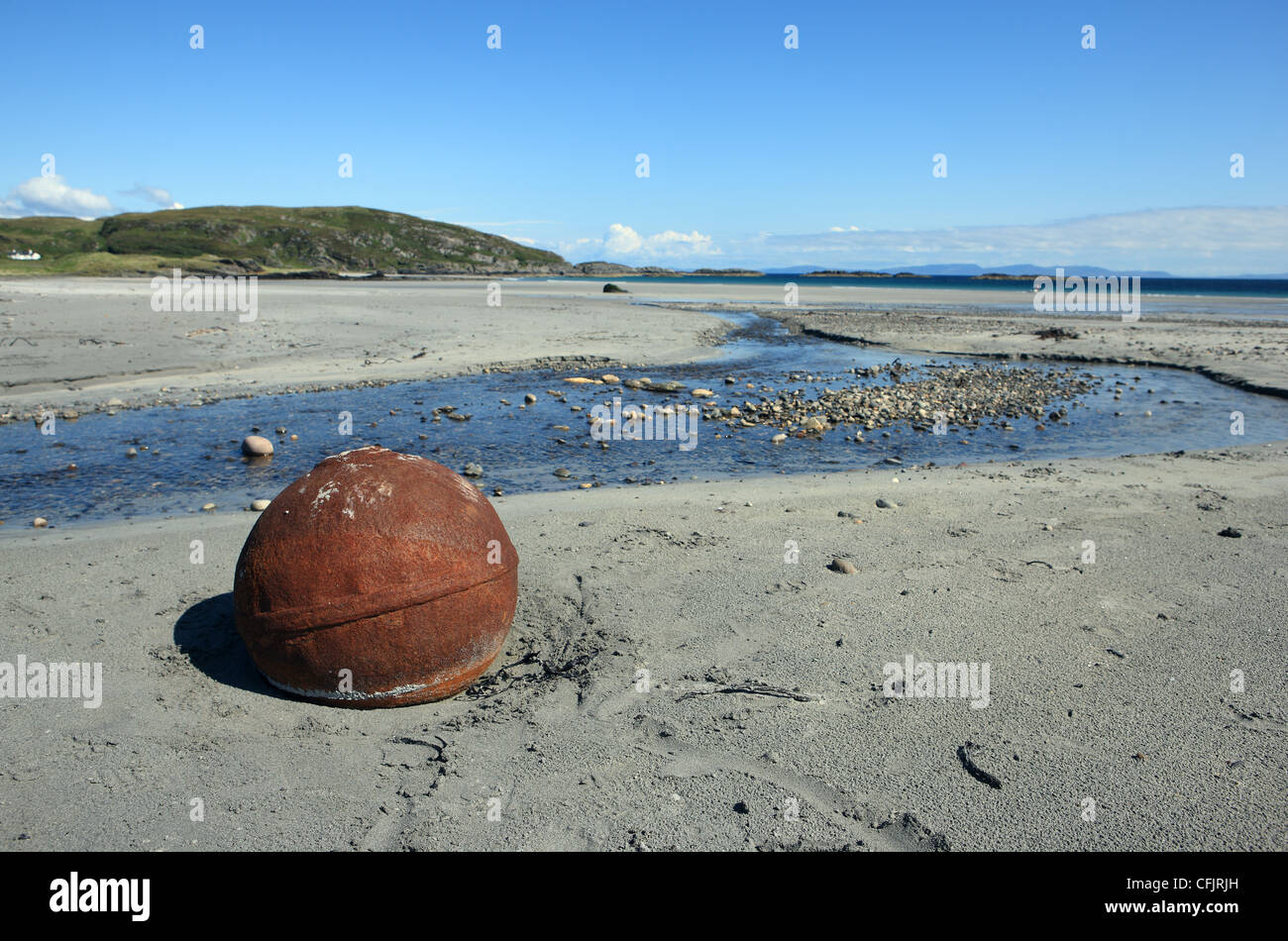 Großen rostigen Boje am Ardalanish Sandstrand auf der Isle of Mull Stockfoto