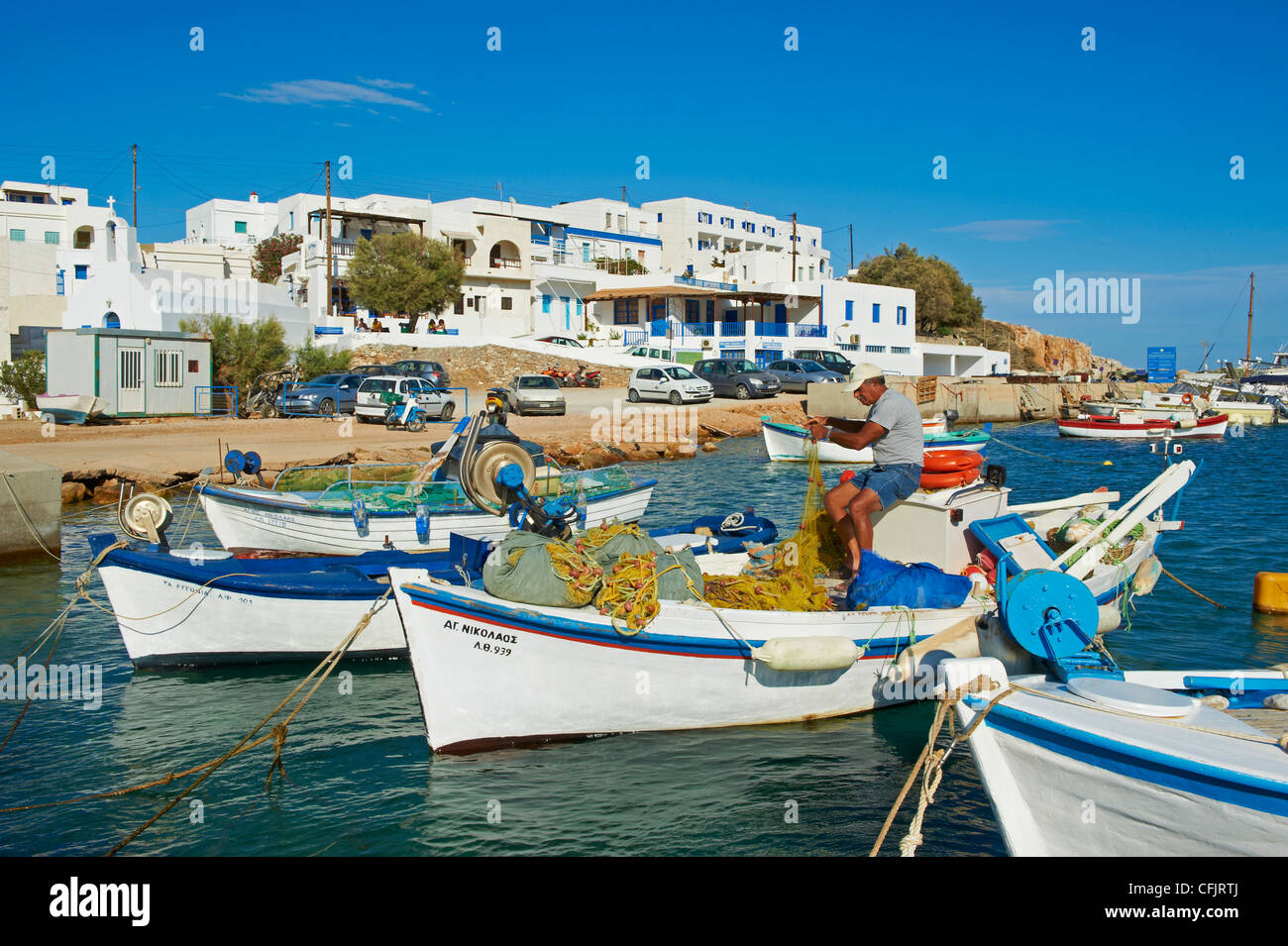 Karavostasis Dorf und Principal Port, Folegandros, Cyclades Inseln, griechische Inseln, Ägäis, Griechenland, Europa Stockfoto