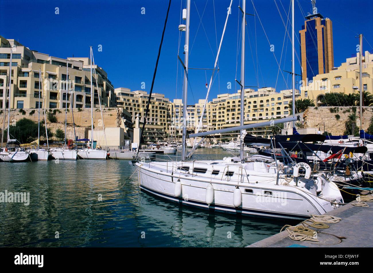 Portomaso Marina mit exklusiven Ferienwohnungen, Paceville, St. Julians, Malta, Mittelmeer, Europa Stockfoto