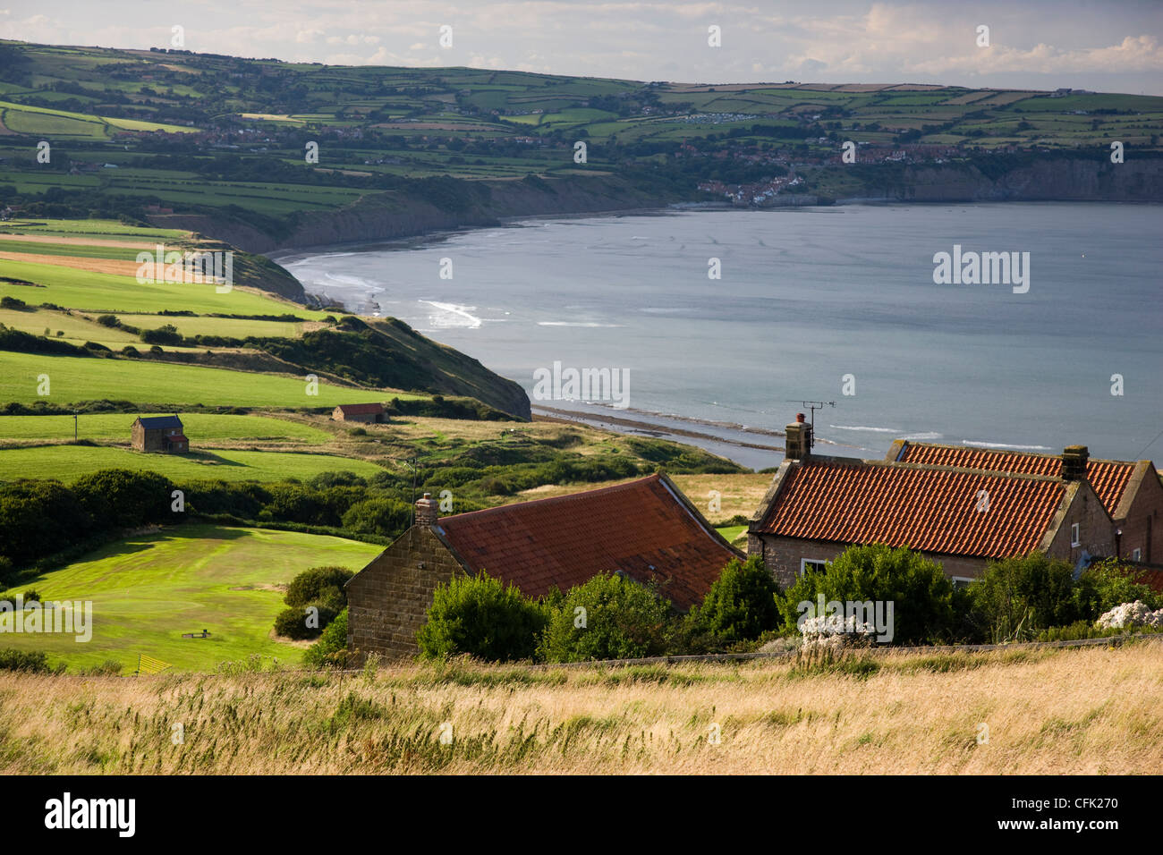 Blick über die Küste von Robin Hood's Bay in North Yorkshire Stockfoto