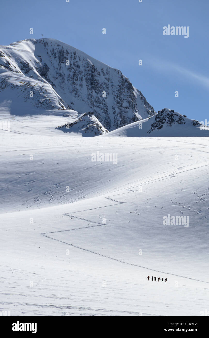 Kletterer aufsteigender Similaun Gipfel der Alpen an der Grenze Österreich/Italien. Stockfoto