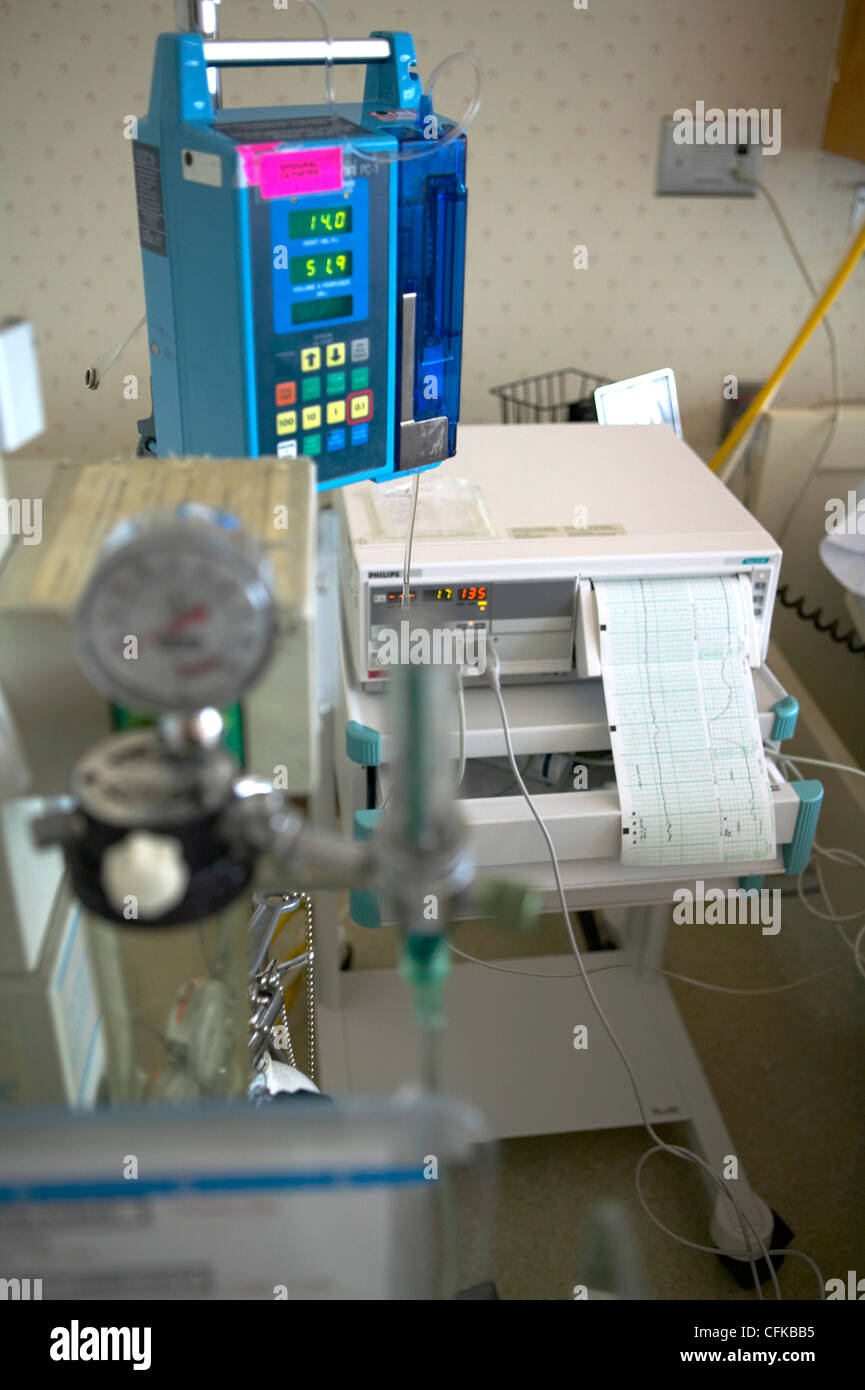 Intravenöse und Kontraktion Maschinen im Krankenzimmer Stockfoto
