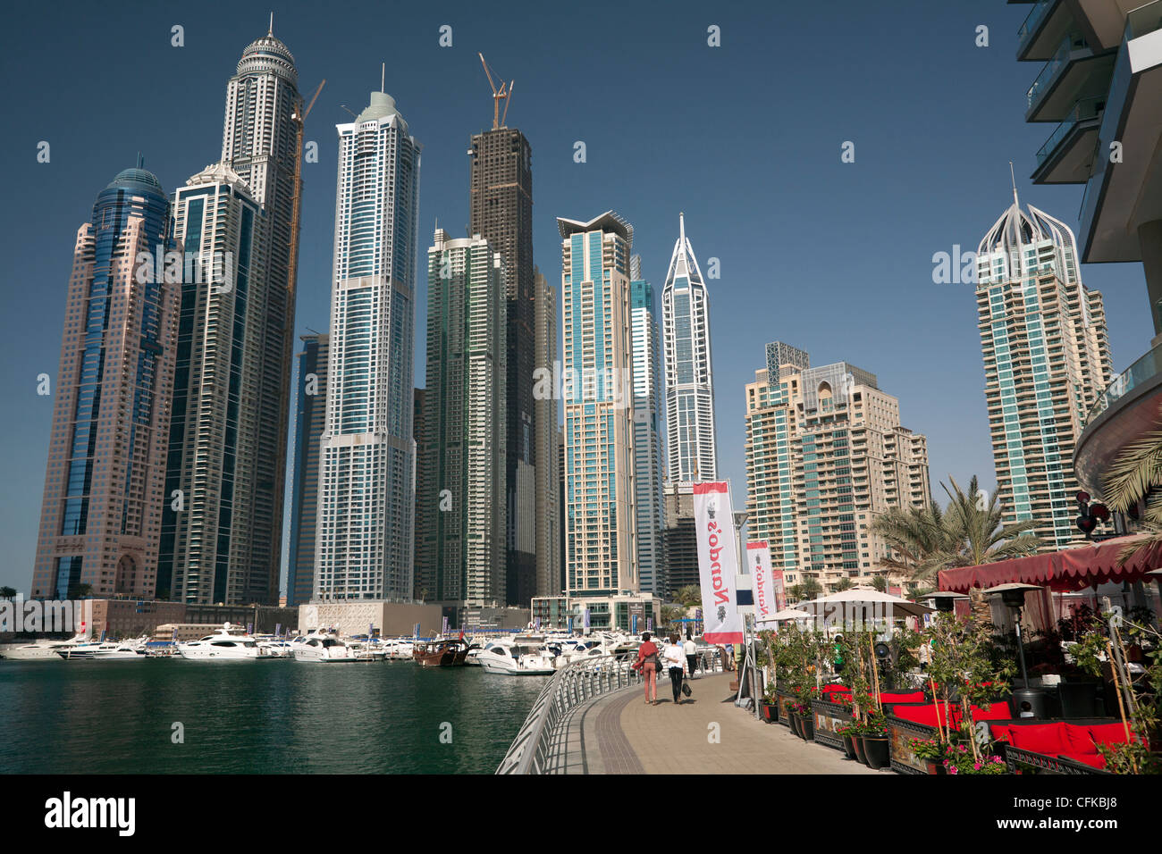 Die Wolkenkratzer des Bereichs "Dubai Marina" (Dubai - Vereinigte Arabische Emirate). Les Gratte-Ciel du quartier "Dubai Marina". Stockfoto
