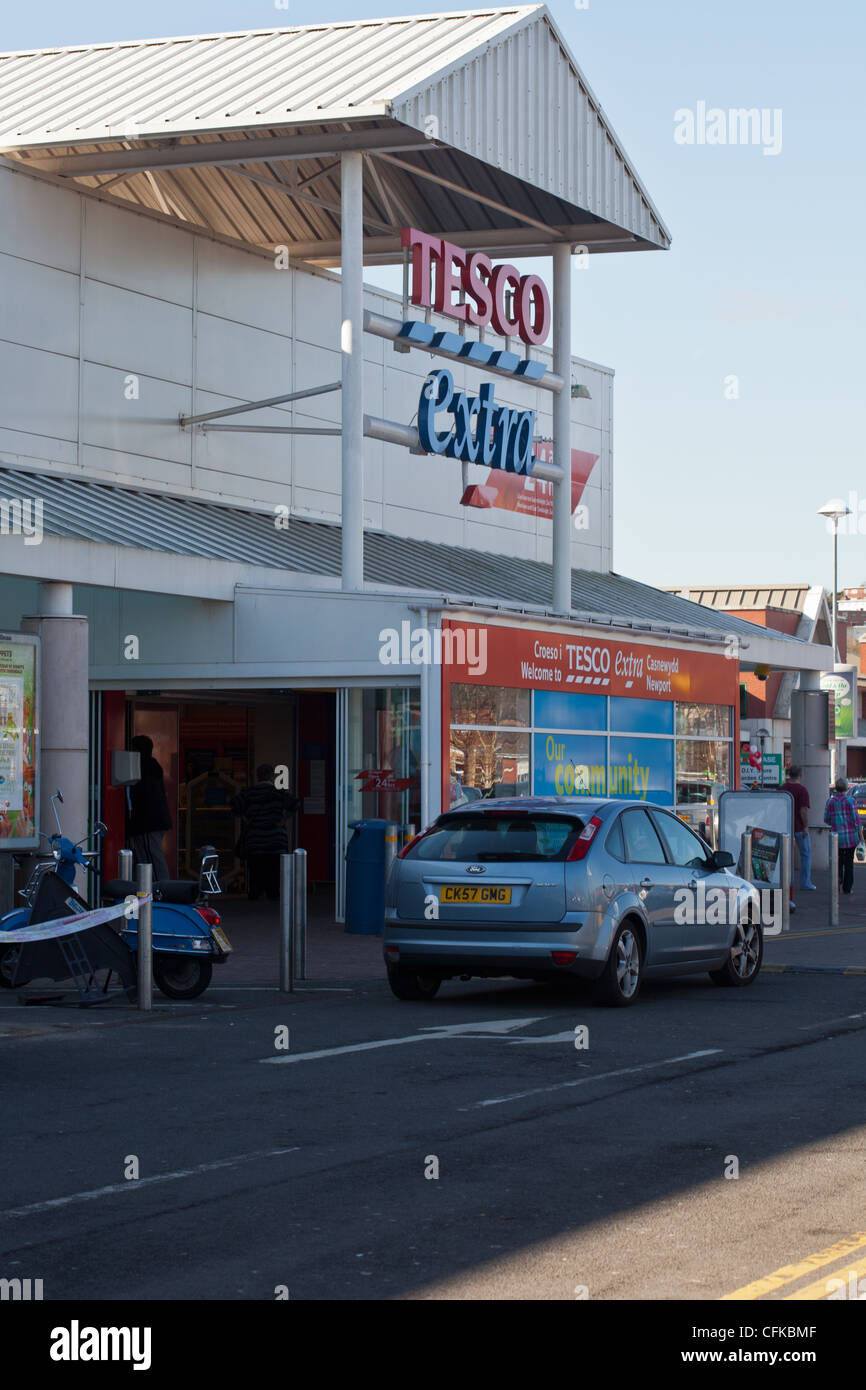 Tesco Extra Eingang und Äußeres Zeichen. Stockfoto