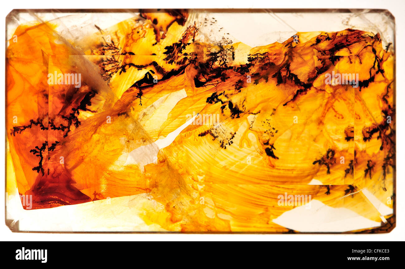 Lodolite / Landschaft Quarz / Quarz Garten. Quarz-Kristalle mit verschiedenen Einschlüssen. Rechteckig-Cut Edelstein Stockfoto