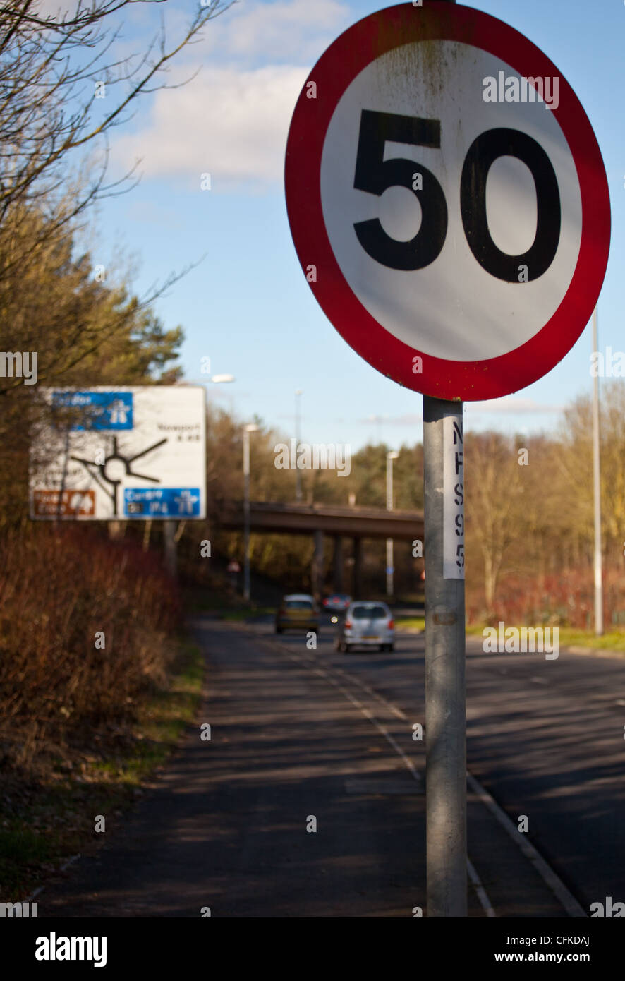 50mph geschwindigkeitsbegrenzungszeichen -Fotos und -Bildmaterial in ...