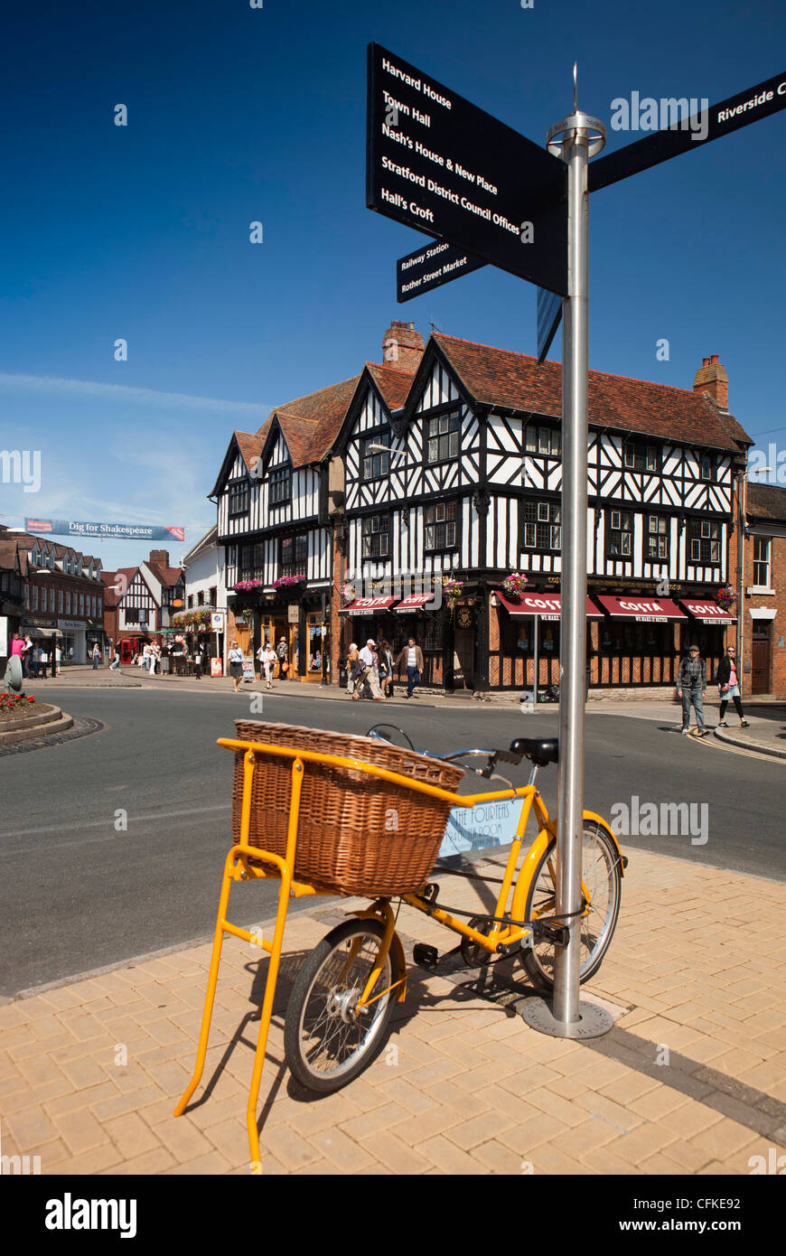 Warwickshire, Stratford on Avon, Bridge Street, alte Metzgerei Fahrrad Werbung Fourteas1940s Tea Room Stockfoto