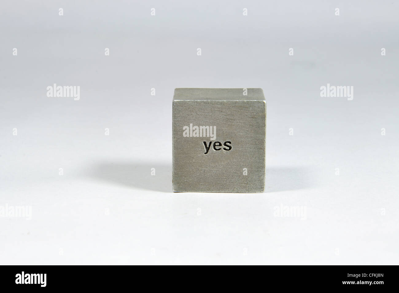 Metall-Block mit ja aufgedruckt Stockfoto