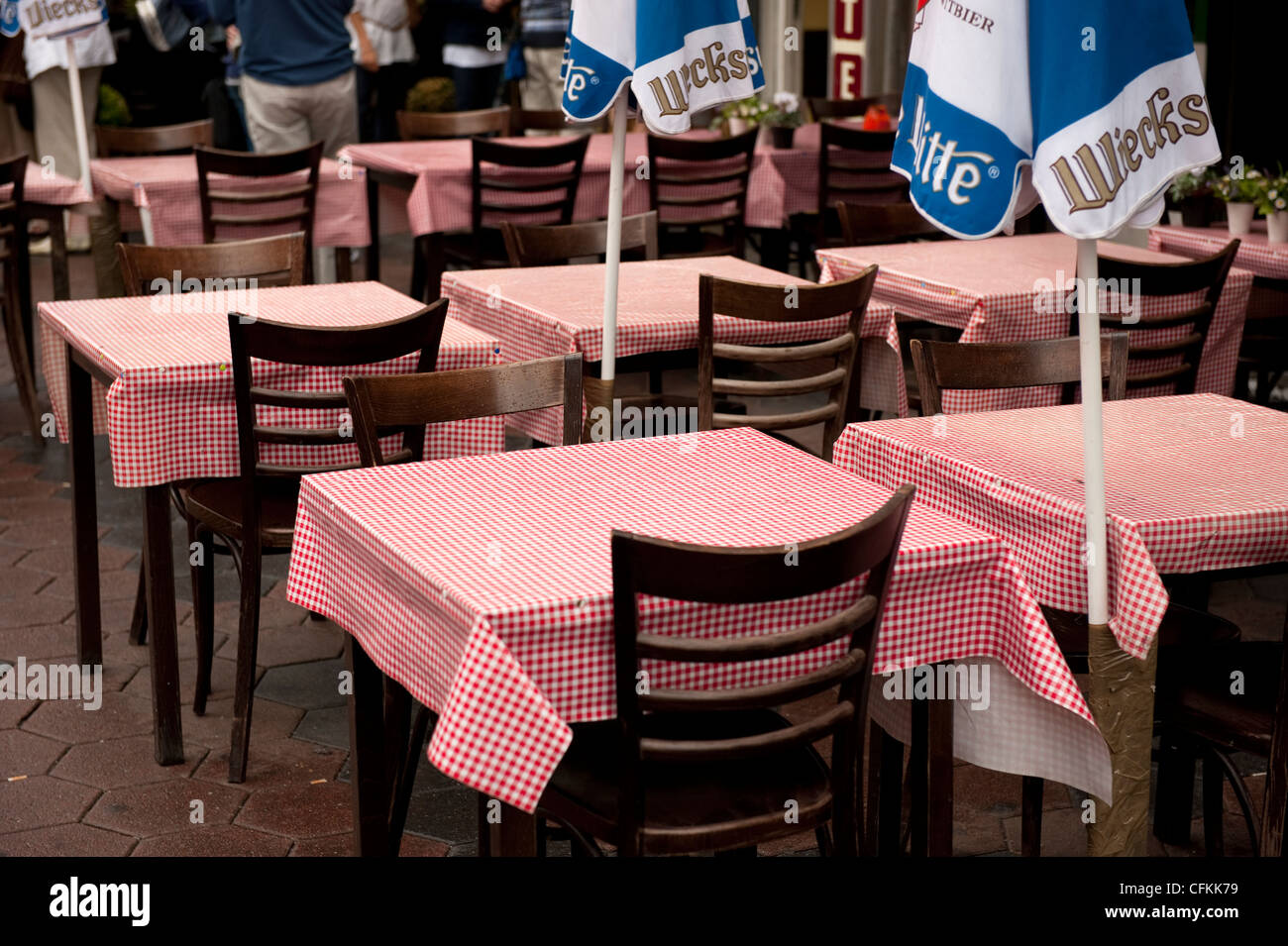 Café-Tischen leeren roten Tischdecke Amsterdam Holland Niederlande Europa EU Stockfoto