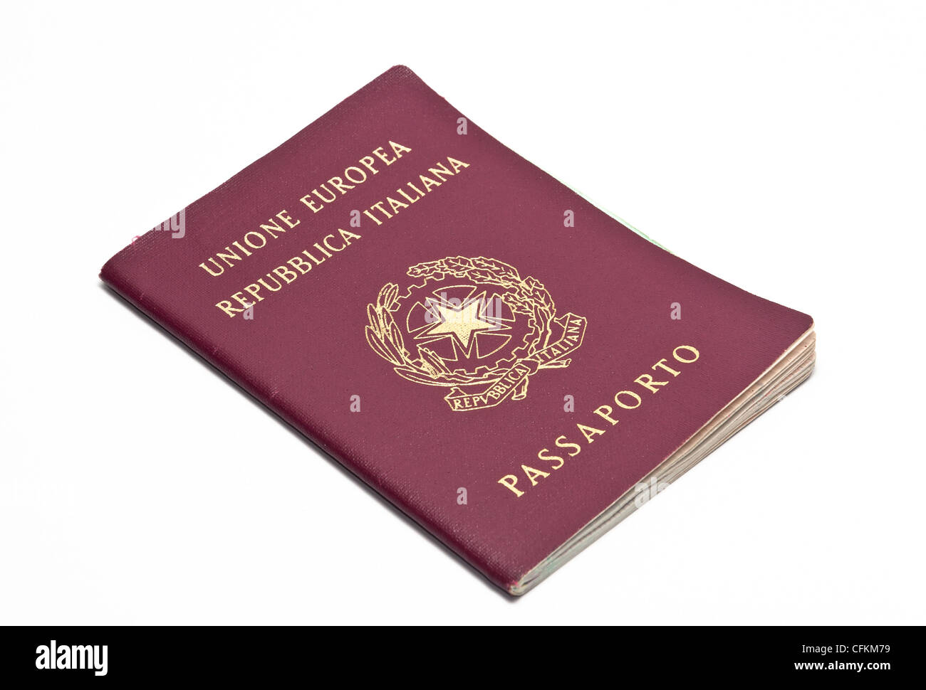 iIalian Republik Reisepass auf weißem Hintergrund Stockfoto